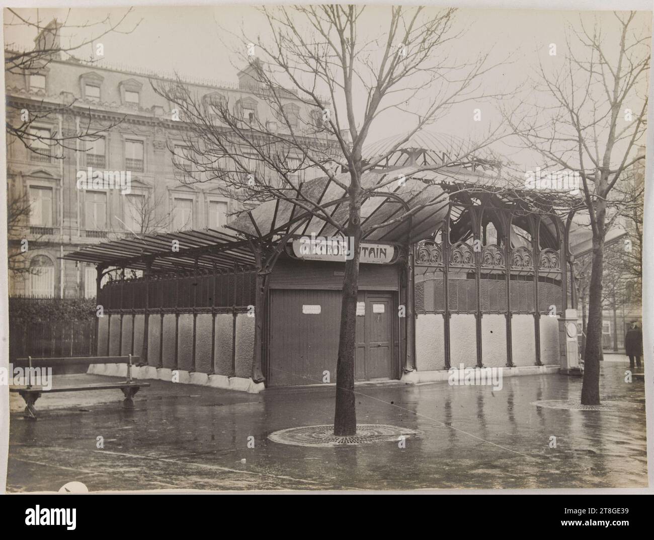 Vue d'une bouche du métropolitain, Paris, Fotograf, 20. Jahrhundert, Fotografie, Grafik, Fotografie, Gelatinedruckbromiddruck, Abmessungen - Werk: Höhe: 21,5 cm, Breite: 29,2 cm Stockfoto