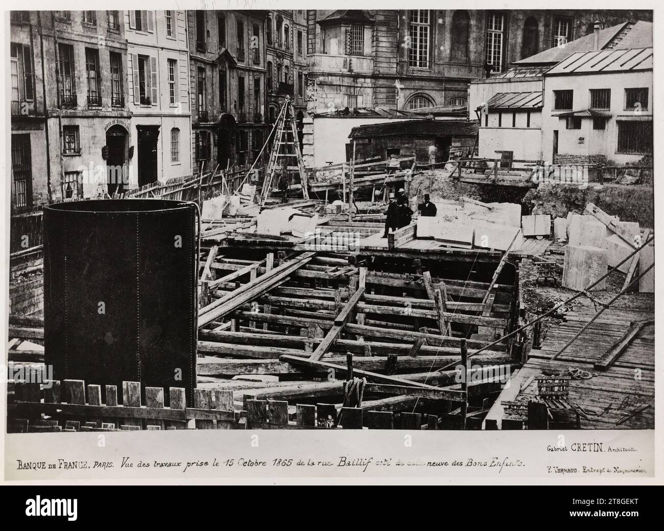 Ansicht aus den Werken der Banque de France im Jahre 1865, rue Baillif und rue des Bons-Enfants, 1. Arrondissement, Paris, Autor des Modells, Fotograf, 15-10-1865, Fotografie, Grafik, Fotografie, Gelatino Silberbromiddruck, Abmessungen - Werk: Höhe: 16,5 cm, Breite: 22,8 cm, Abmessungen - Rand:, Höhe: 17,6 cm, Breite: 23,9 cm Stockfoto