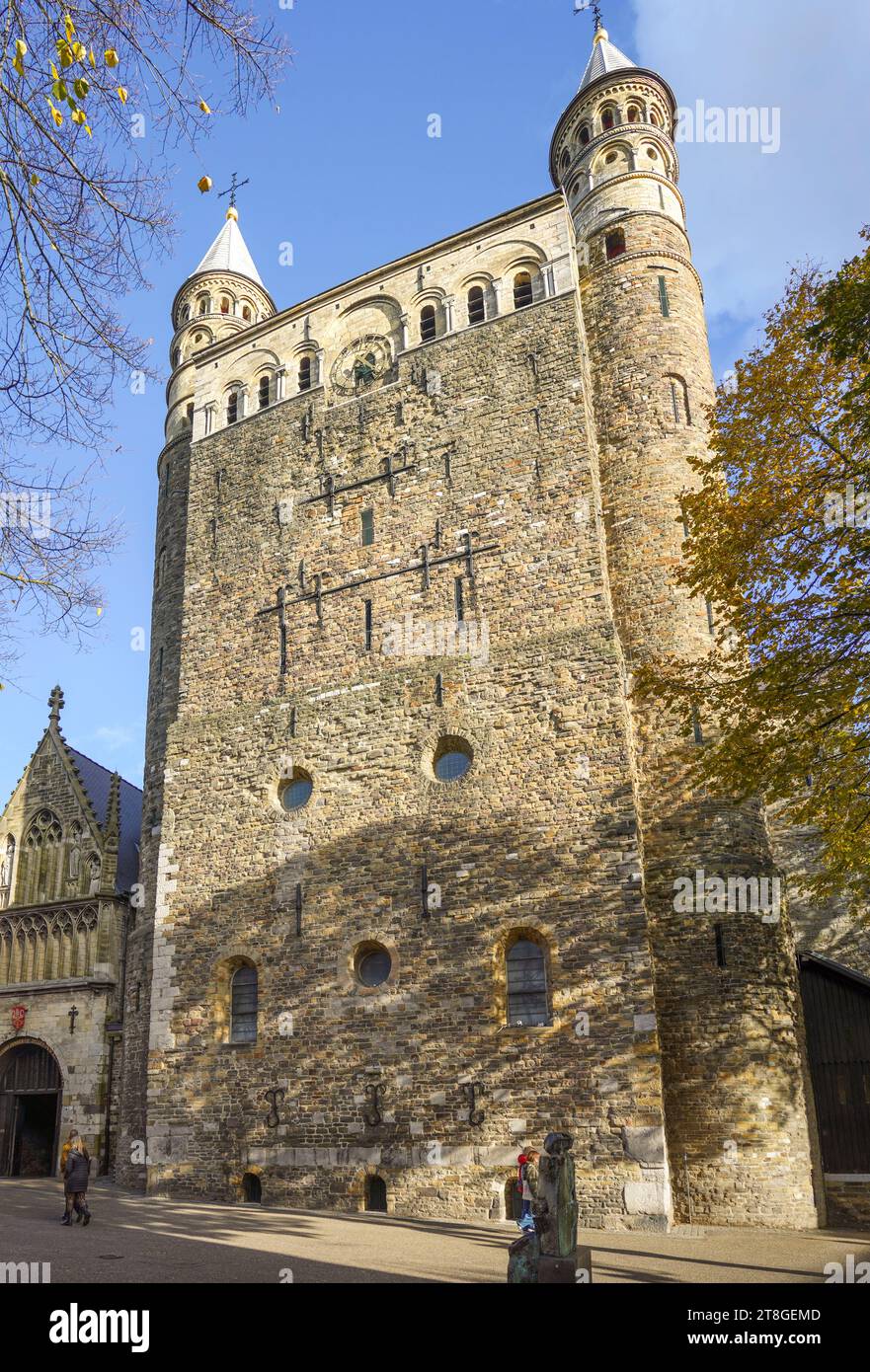 Basilika unserer Lieben Frau, römisch-katholische Kirche am Onze lieve vrouweplein, Platz unserer Lieben Frau, Maastricht, Limburg, Niederlande. Stockfoto