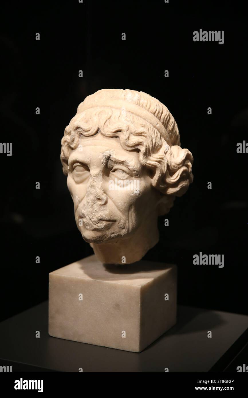 Der Kopf der alten Frau. Tarquinia, Italien. Römische Zeit. Wahrscheinlich aus einem griechischen Original aus dem 4. Jahrhundert. Marmor. Sehr realistisch. British Museum. London. GBR. Stockfoto