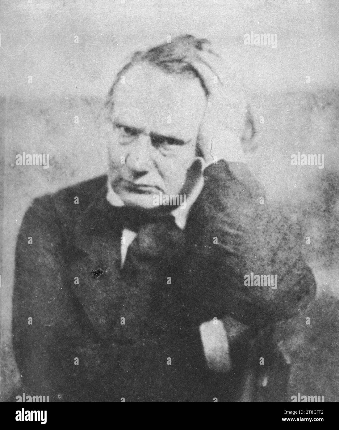 Victor Hugo sitzend, Kopf in der linken Hand, Atelier de Jersey, Fotograf, zwischen 1852 und 1855, 2. Hälfte des 19. Jahrhunderts, Maison de Victor Hugo - Hauteville House, Fotografie, Salzdruckpapier, Jersey, Abmessungen – Arbeit: Höhe: 9,2 cm, Breite: 7,8 cm Stockfoto