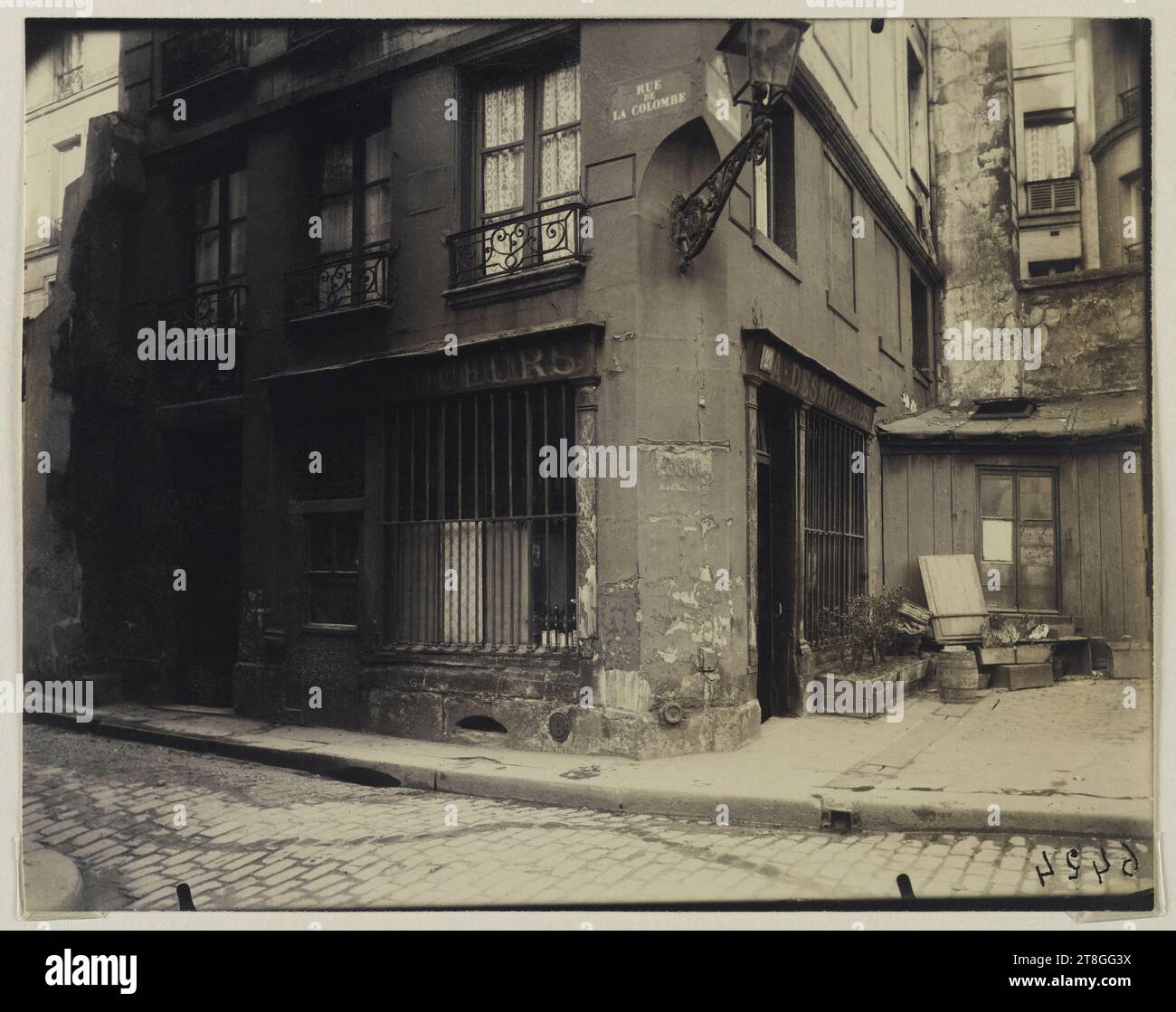 21, rue de la Colombe, 4. Arrondissement, Paris, Atget, Eugène (Jean Eugène Auguste Atget), Fotograf, Fotografie, Grafik, Albumendruck, Abmessungen – Arbeit: Höhe: 17,5 cm, Breite: 22,4 cm Stockfoto