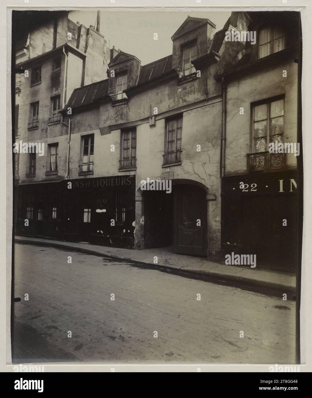 22-24, rue Chanoinesse, 4. Arrondissement, Paris, Atget, Eugène (Jean Eugène Auguste Atget), Fotograf, Fotografie, Grafik, Albumendruck, Abmessungen – Arbeit: Höhe: 22 cm, Breite: 17,7 cm Stockfoto