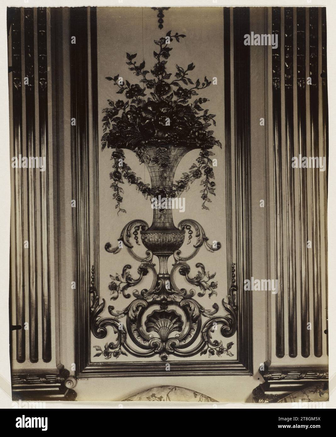 Detail einer bemalten Tafel, Hôtel de Matignon (Hôtel du Maréchal de Montmorency, ehemalige österreichische Botschaft) 57 rue de Varenne, 7. Arrondissement, Paris, Atget, Eugène (Jean Eugène Auguste Atget), Fotograf, Fotografie, Grafik, Fotografie, Fotografie, Albumendruck, Abmessungen – Arbeit: Höhe: 21,8 cm, Breite: 17,6 cm Stockfoto