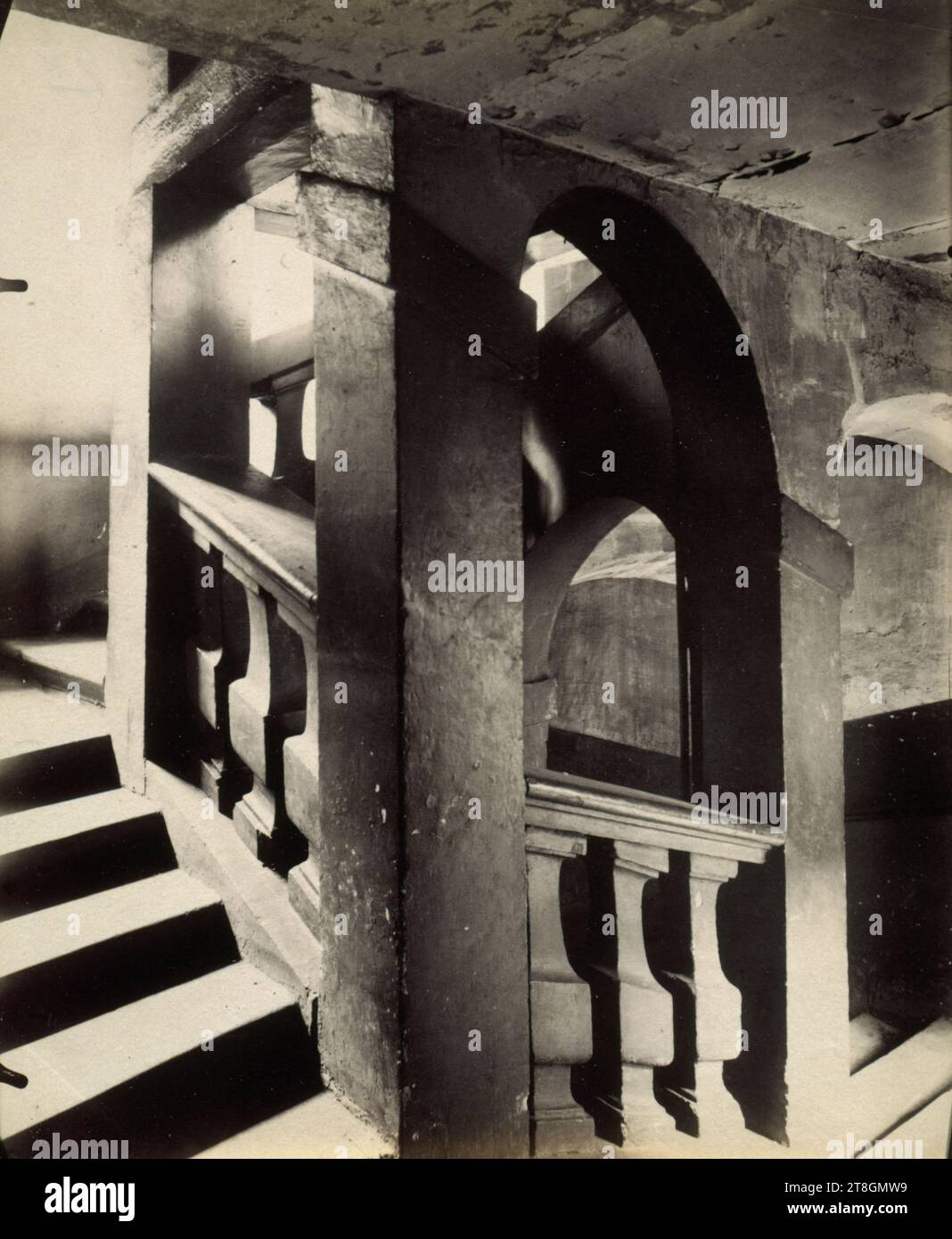 Treppenhaus. 25, rue des Francs Bourgeois, 4. Arrondissement, Paris, Atget, Eugène (Jean Eugène Auguste Atget), Fotograf, Fotografie, Grafik, Albumendruck, Abmessungen – Arbeit: Höhe: 22 cm, Breite: 18,9 cm Stockfoto