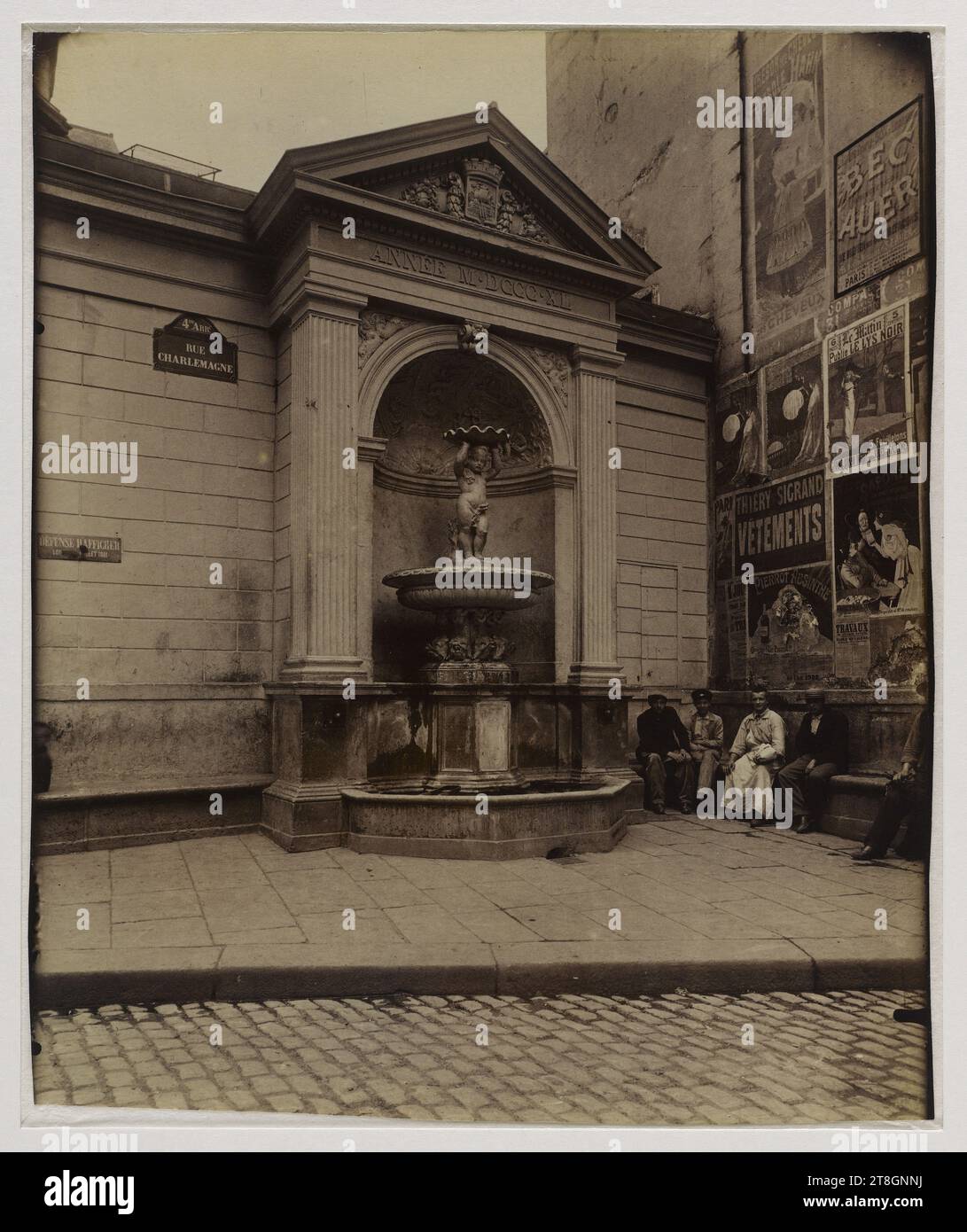 Brunnen, Rue Charlemagne, 4. Arrondissement, Paris, Atget, Eugène (Jean Eugène Auguste Atget), Fotograf, Fotografie, Grafik, Albumendruck, Abmessungen – Arbeit: Höhe: 21,3 cm, Breite: 17,8 cm Stockfoto