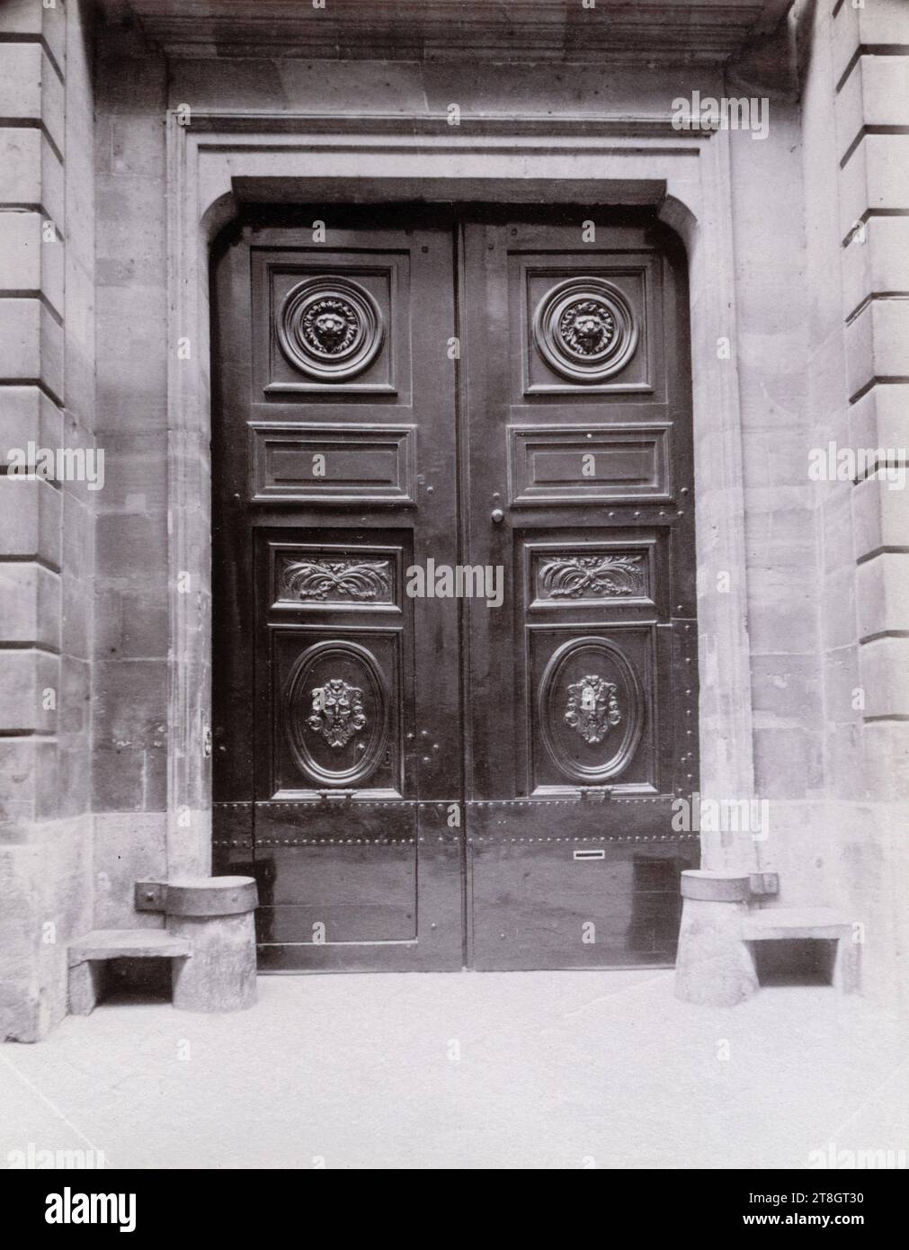 Hôtel Lambert, Rue Saint-Louis-en-l'île 2, 4. Arrondissement, Paris, Atget, Eugène (Jean Eugène Auguste Atget), Fotograf, Fotografie, Grafik, Albumendruck, Abmessungen – Arbeit: Höhe: 21,9 cm, Breite: 17,9 cm Stockfoto