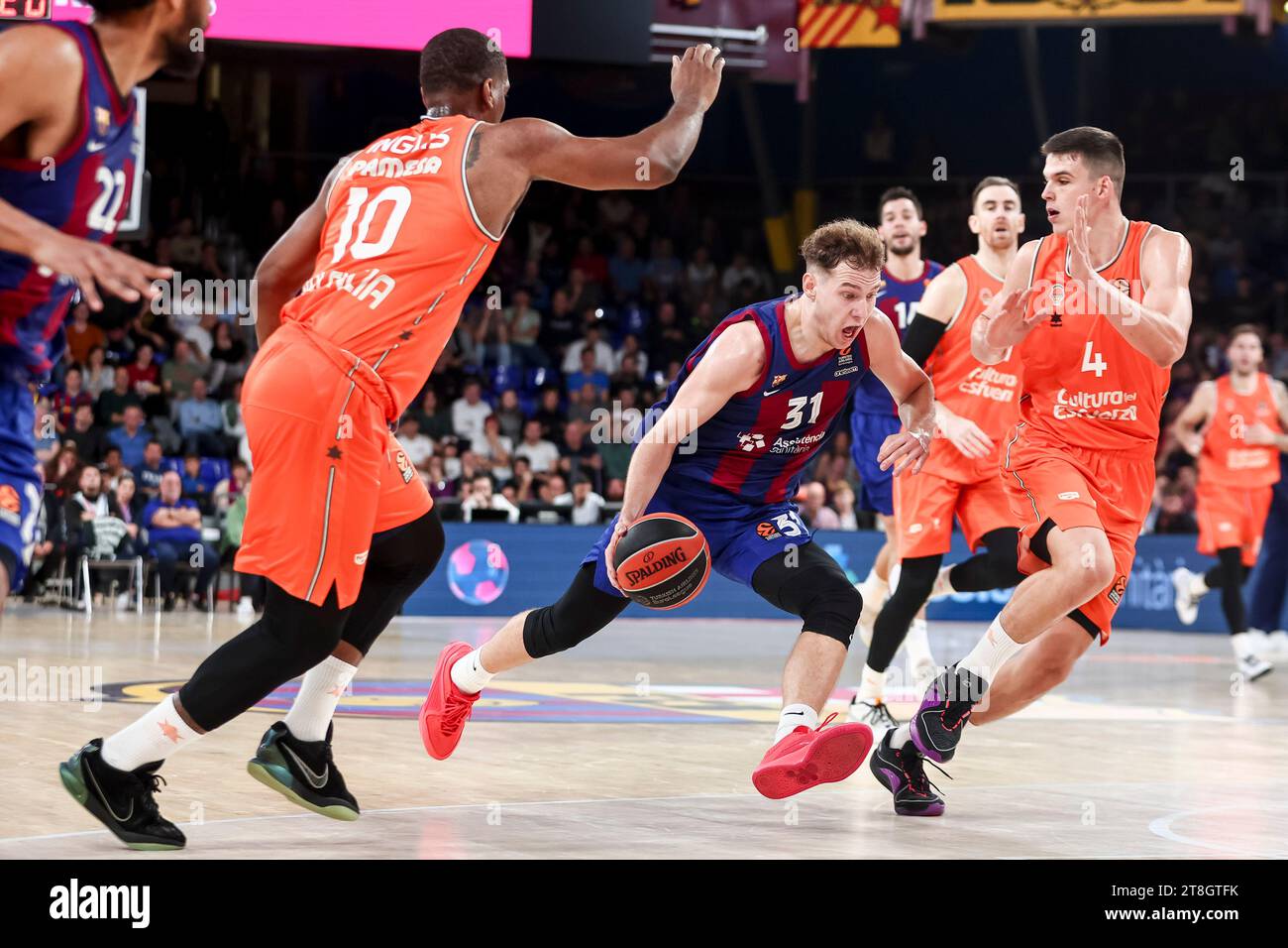 Barcelona, Spanien. November 2023. BARCELONA, SPANIEN - 17. NOVEMBER: <b31 während des Spiels der Turkish Airlines Euroleague zwischen FC Barcelona und Valencia Basket im Palau Blaugrana am 17. November 2023 in Barcelona Credit: DAX Images/Alamy Live News Stockfoto