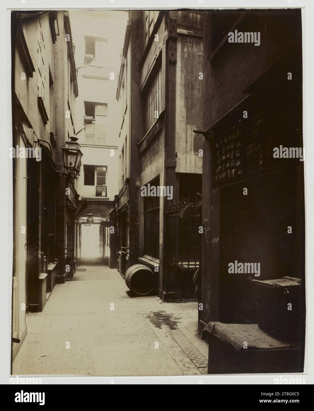 Passage d'Athènes, Cloître saint-Honoré (verschwunden), 1. Arrondissement, Paris, Atget, Eugène (Jean Eugène Auguste Atget), Fotograf, Fotografie, Grafik, Albumendruck, Abmessungen – Arbeit: Höhe: 22,2 cm, Breite: 17,9 cm Stockfoto