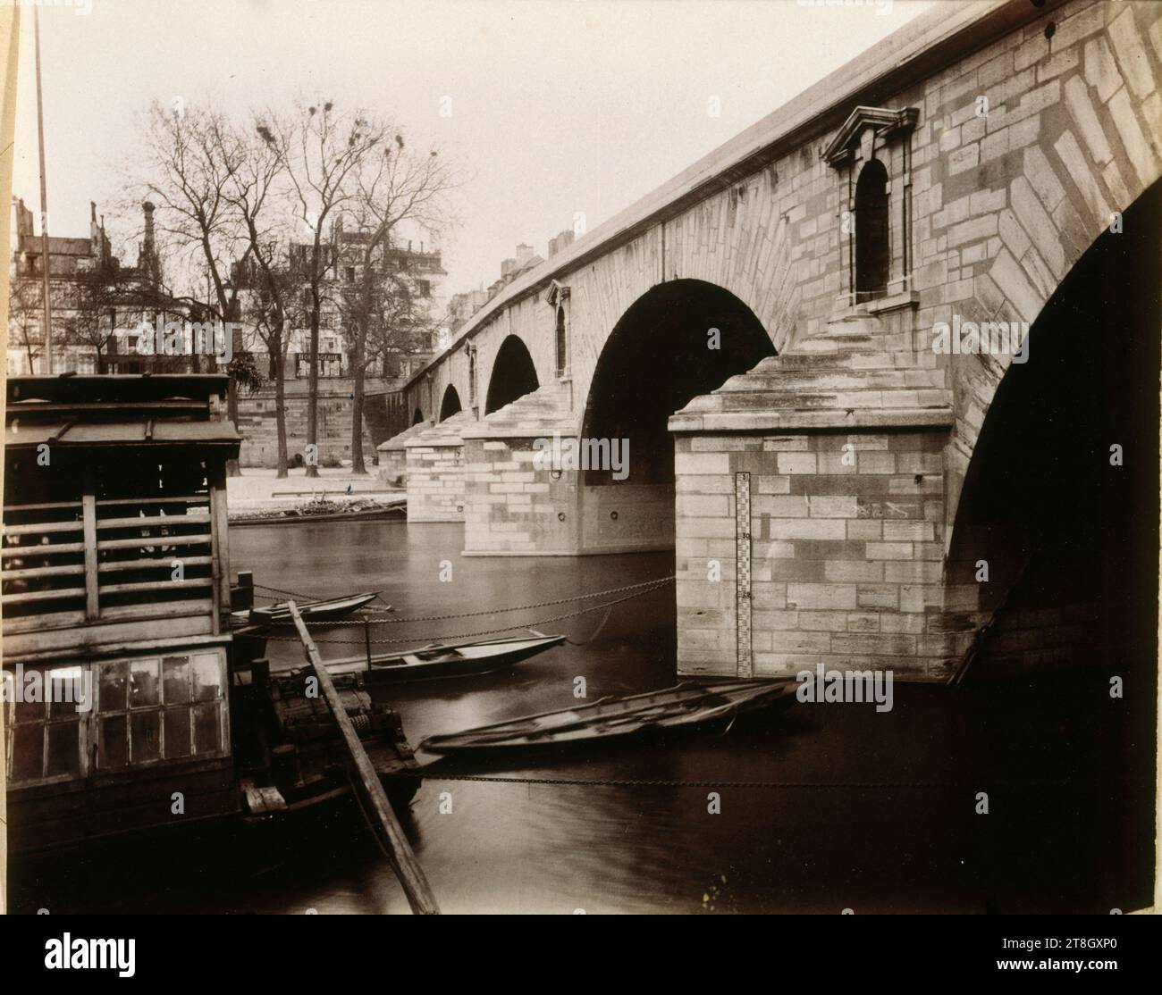Pont Marie, 4. Arrondissement, Paris Vue du Quai Bourbon, Atget, Eugène (Jean Eugène Auguste Atget), Fotograf, Fotografie, Grafik, Albumendruck, Abmessungen – Arbeit: Höhe: 17,8 cm, Breite: 21,9 cm Stockfoto
