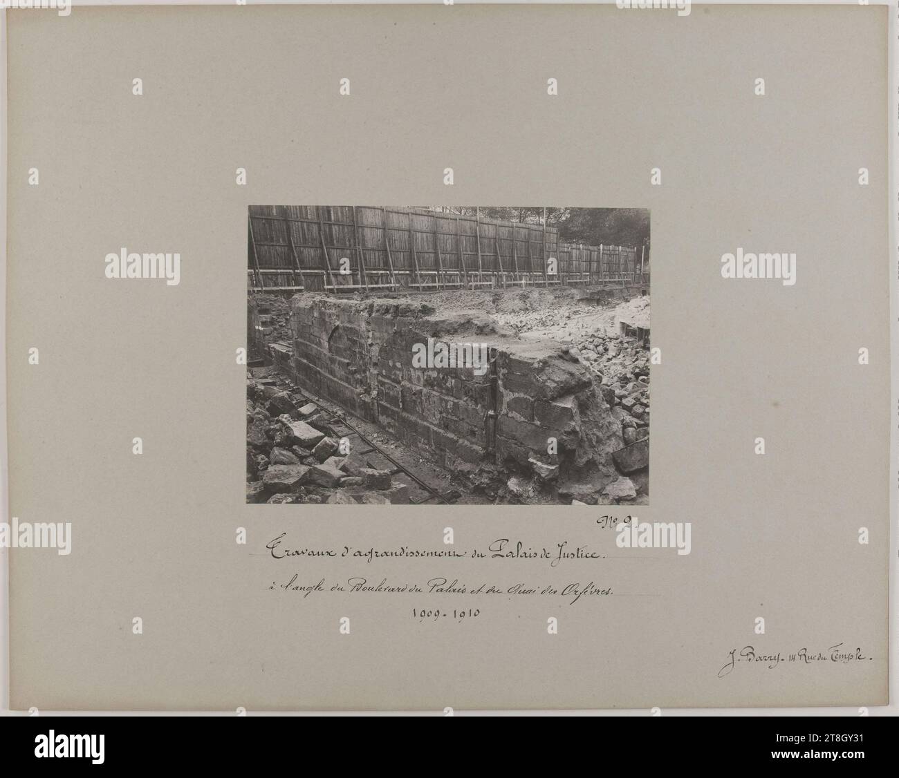Erweiterung des Justizpalais an der Ecke Boulevard du Palais und Quai des Orfèvres, 4. Arrondissement, Paris, Barry, Jean, Fotograf, zwischen 1909 und 1910, Fotografie, Grafik, Fotografie, Silbergelatinebromid-Druck, Arbeitsmaße: Höhe: 16,7 cm, Breite: 22,8 cm, Abmessungen der alten Halterung: Höhe: 40,1 cm, Breite: 50,2 cm Stockfoto