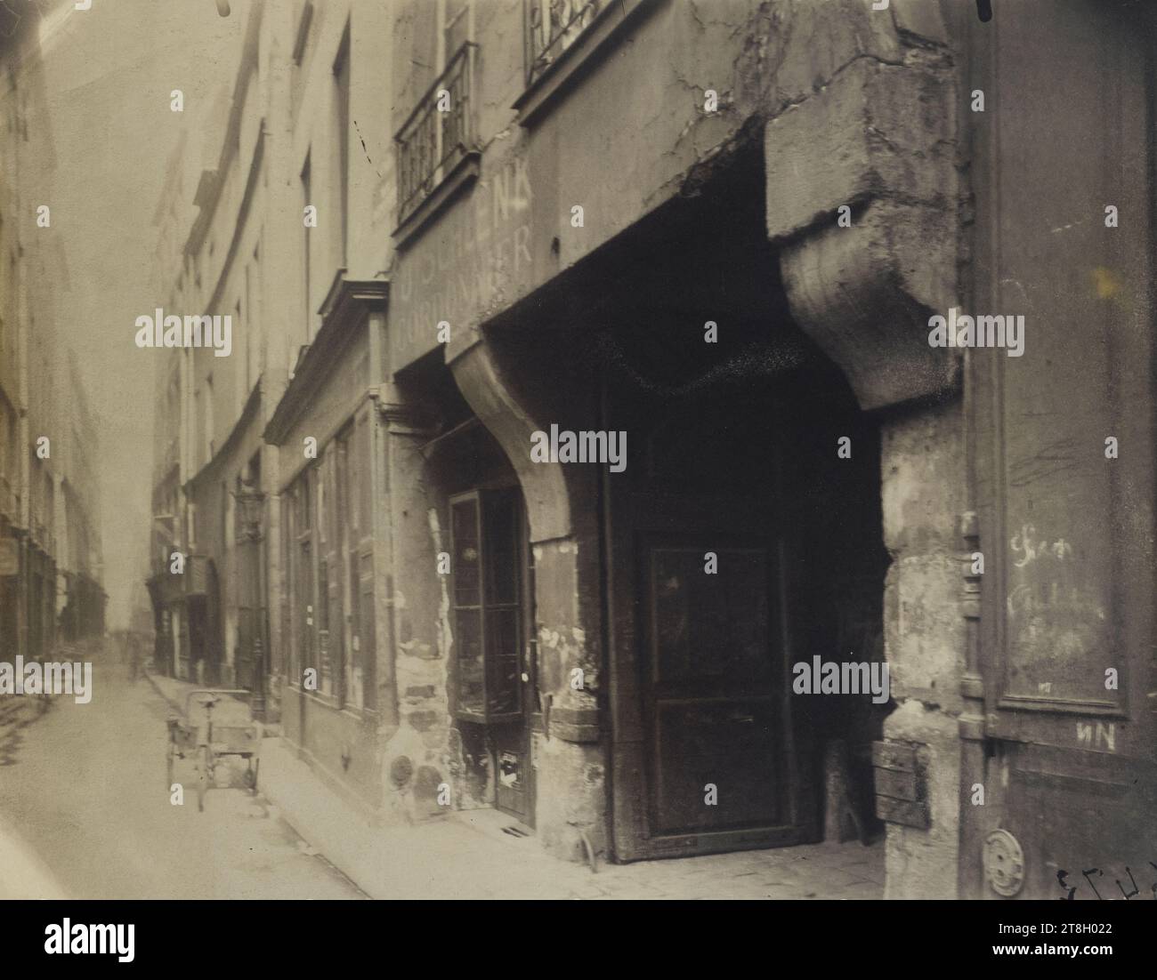 Rue Quincampoix, 3.-4. Arrondissement, Paris, Atget, Eugène (Jean Eugène Auguste Atget), Fotograf, Fotografie, Grafik, Albumendruck, Abmessungen – Arbeit: Höhe: 17,7 cm, Breite: 22,2 cm Stockfoto