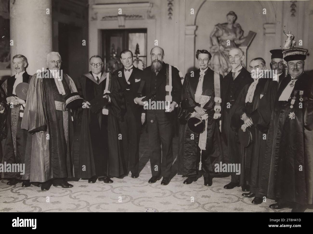 Zurück zur Schule an der Universität von Paris. Monsieur Jorga und Monsieur Charléty, Rektor der Universität Paris, Agence Rol G. Devred, Fotograf, in 1-11-1931, Fotografie, Grafik, Fotografie, Gelatine-silberner Bromiddruck, Abmessungen - Werk: Höhe: 12,1 cm, Breite: 18 cm, Abmessungen - Rand:, Höhe: 13 cm, Breite: 18 cm Stockfoto