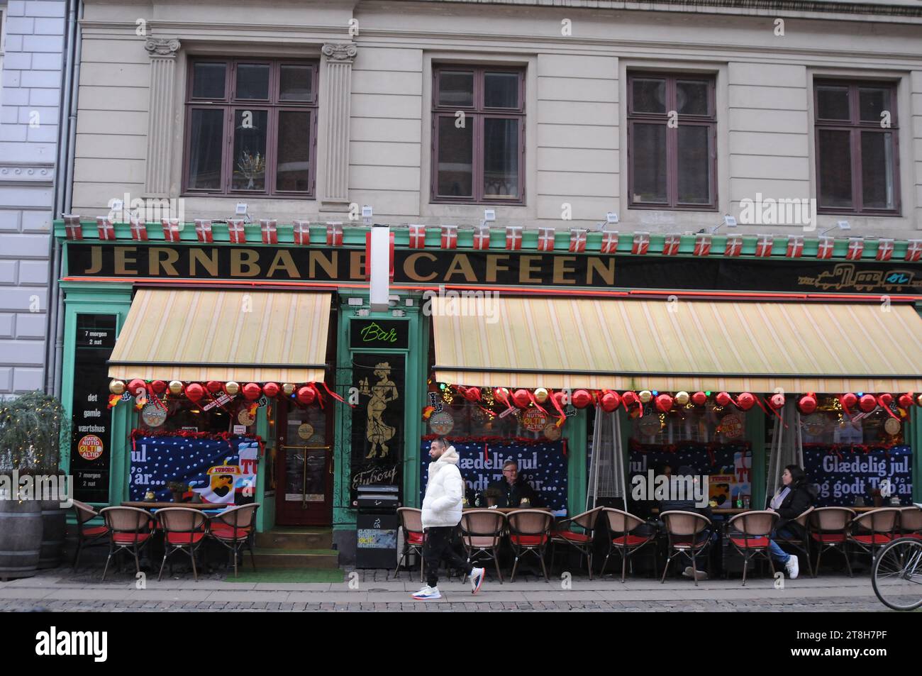 Kopenhagen, Dänemark /20. November 2023/Jernbane Café in der Nähe der Hauptstraffstation in der Hauptstadt. (Photo.Francis Joseph Dean/Dean Pictures) Stockfoto