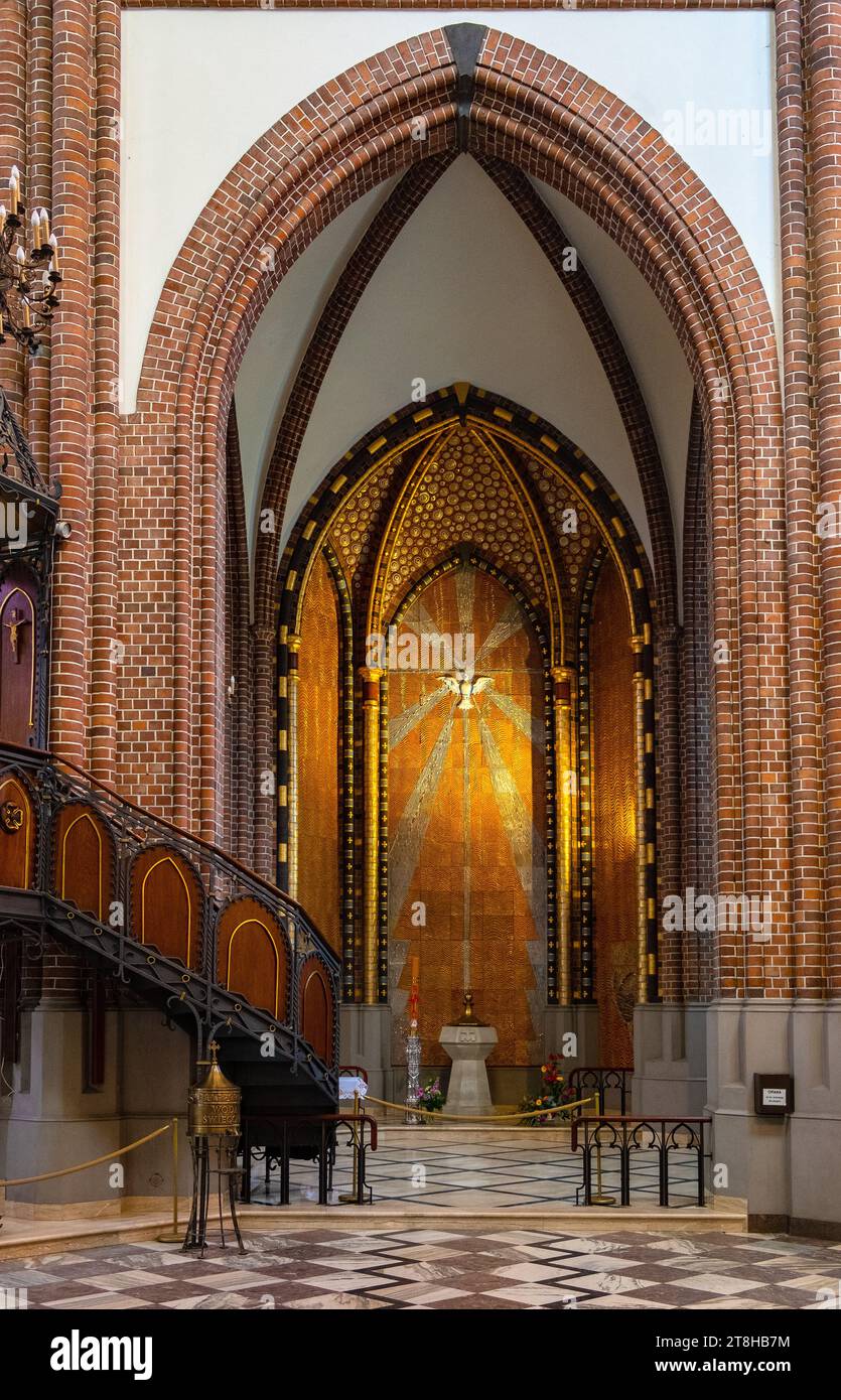 Warschau, Polen - 6. Juni 2021: Querkapelle des Heiligen Florian Märtyrers und Michaelskirche in der Florianska Straße im Bezirk Praga Stockfoto