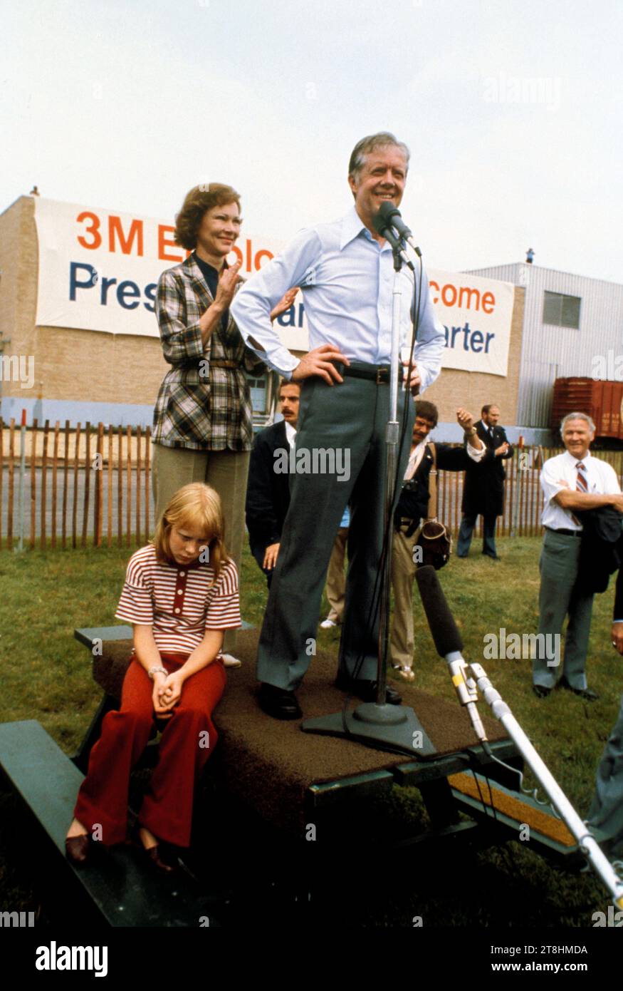 August 1979, Hannibal, Missouri, USA; US-Präsident JIMMY CARTER mit First Lady ROSALYNN und Tochter AMY LYNN an einer der Haltestellen während der 7-tägigen Präsidentenreise an Bord des Mississippi-Bootes Delta Queen. Der Präsident und seine Familie reisten von Minneapolis nach St. Louis, MO, vom 17. August bis 24. August 1979, hielt mehrmals auf dem Weg. (Kreditbild: © Arthur Grace/ZUMA Press Wire) NUR REDAKTIONELLE VERWENDUNG! Nicht für kommerzielle ZWECKE! Stockfoto