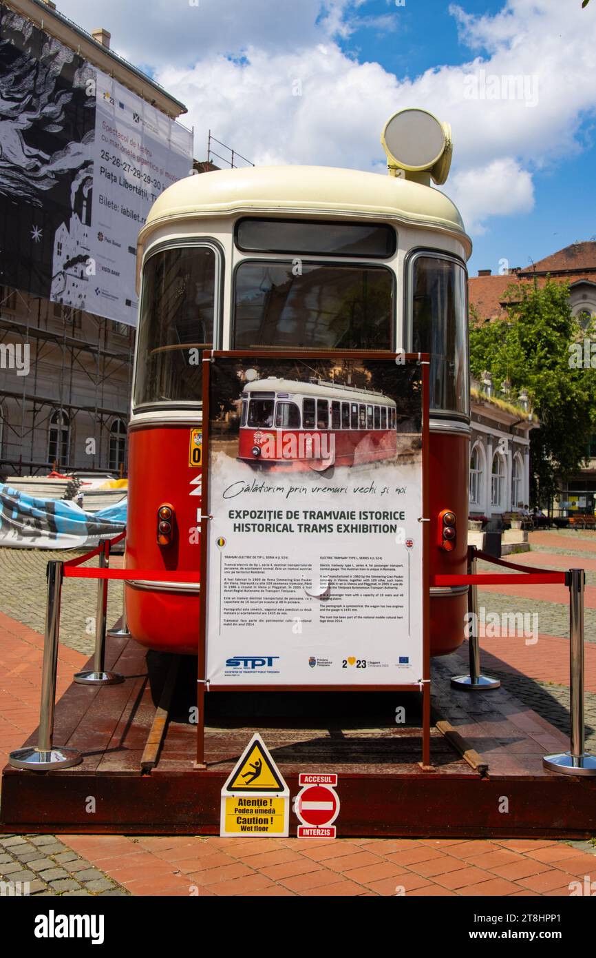 Antike Straßenbahn bei der historischen Straßenbahnausstellung in Timisoara, Rumänien Stockfoto