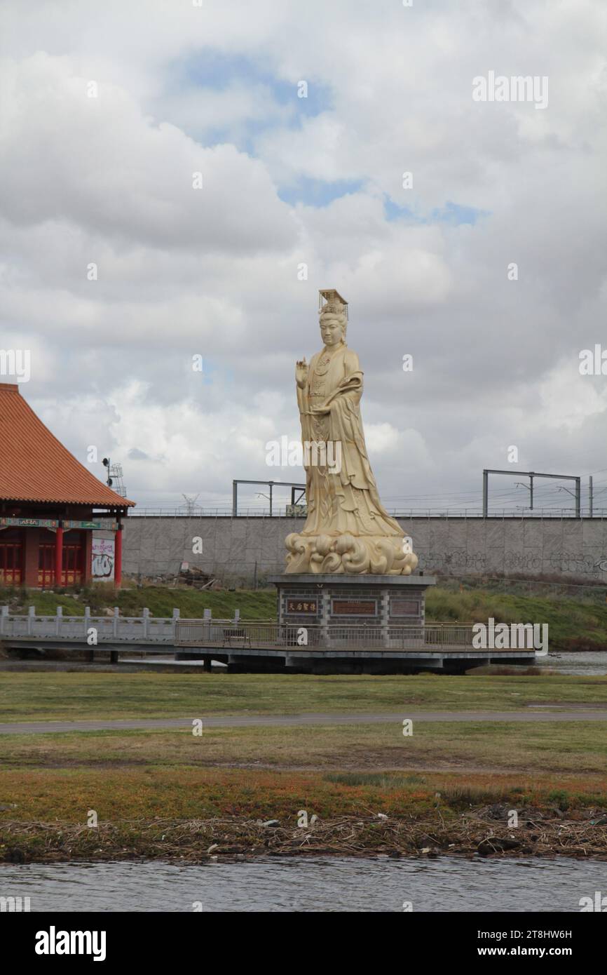 14.01.2018 Goldene Statue Himmlische Königin Tempel Melbourne Victoria Australien Stockfoto