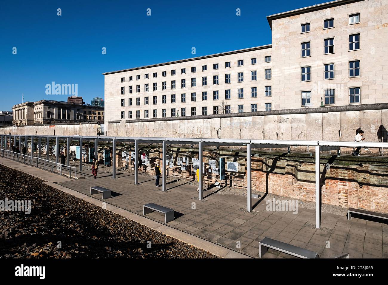 Berliner Mauer und Museum Topographie des Terrors im Zentrum Berlins Stockfoto