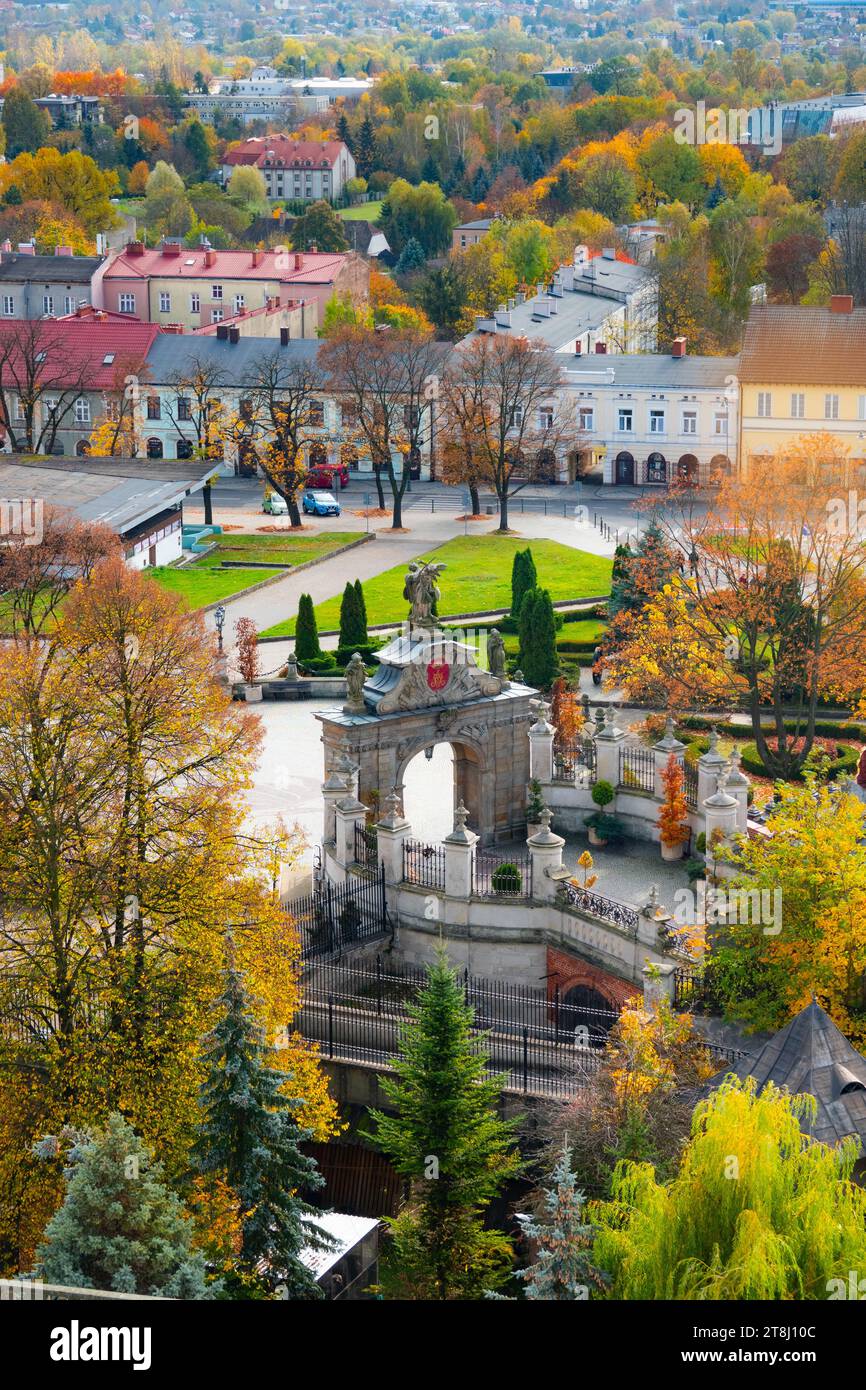 19 10 2022: Blick auf das Lubomirski-Tor vom Turm des Klosters St. Paul Jasna Gora. Polen Stockfoto