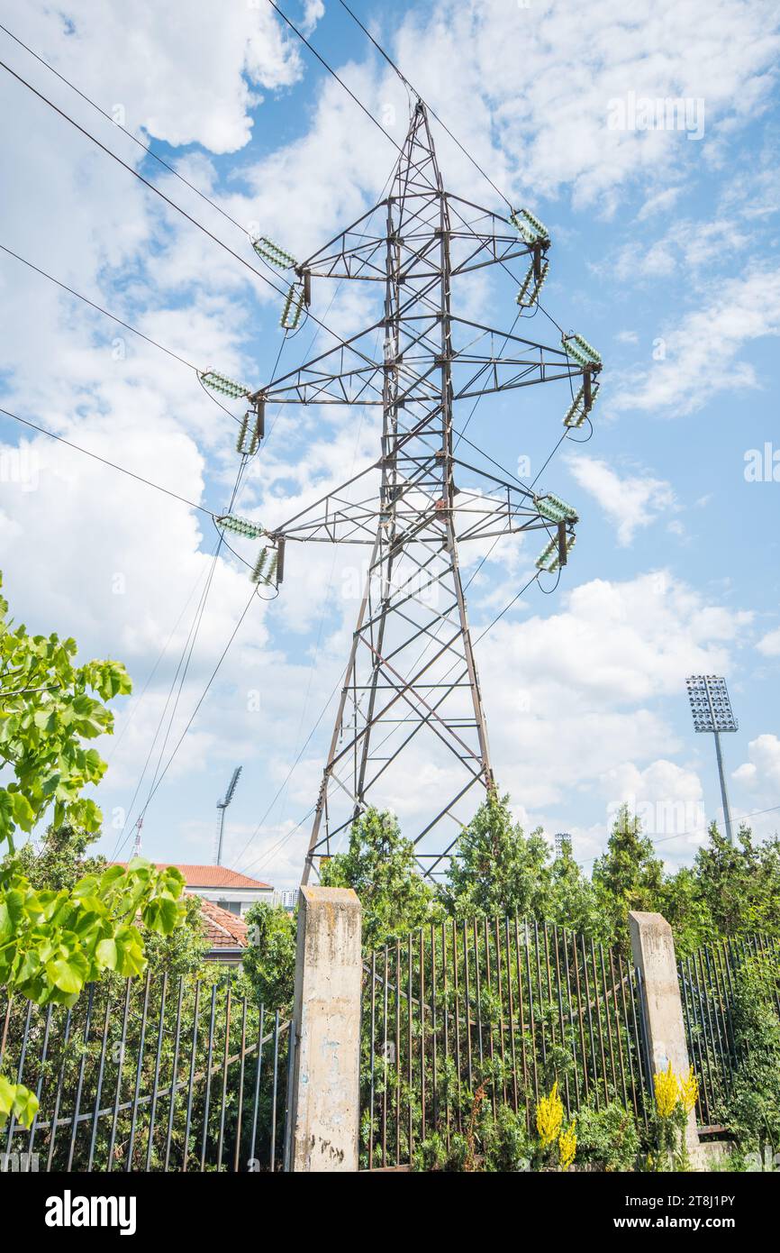 Stromleitungen im Zentrum von Prishtina im Kosovo Stockfoto