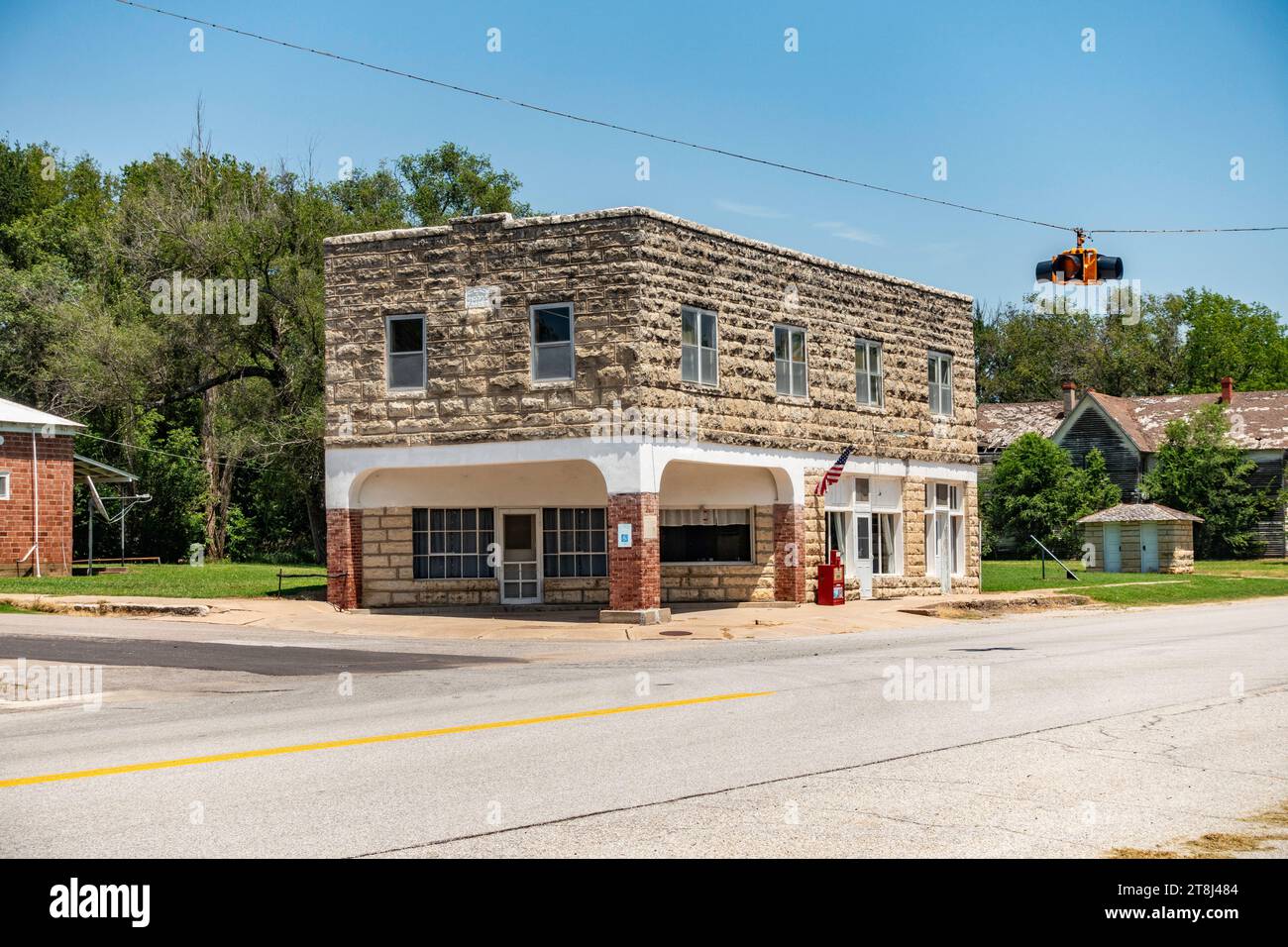 Das Cambridge, Kansas I00F Gebäude und cattlemans' Café aus Sandstein, ein altes historisches Gebäude im Westen von Kansas, USA. Stockfoto