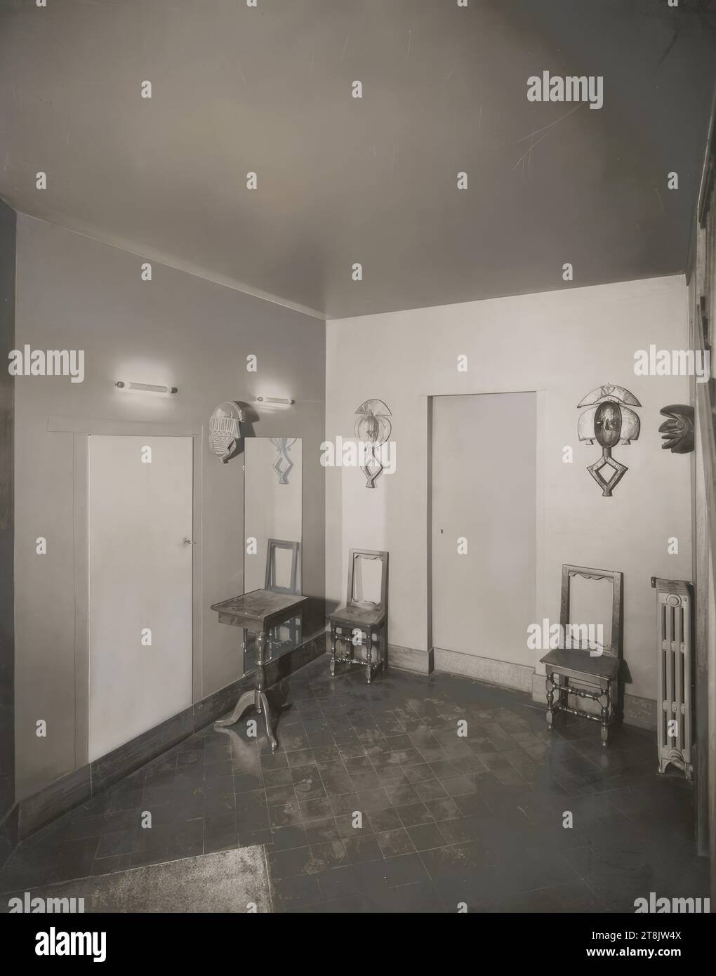 House of Tristan Tzara, Paris 'M. Gravot & Cie., Photographie Artistique & Industrielle 159, Boulevard St. Germain, Paris, vie, lila Stempel, "Dr. Ludwig Münz", blauer Stempel, rückwärts: Schnittmarken, '37', '21', "65", "Haus Tzara Vestibül im Parterre", "2138 R", "Il Balcone, S. 131", Bleistift Stockfoto