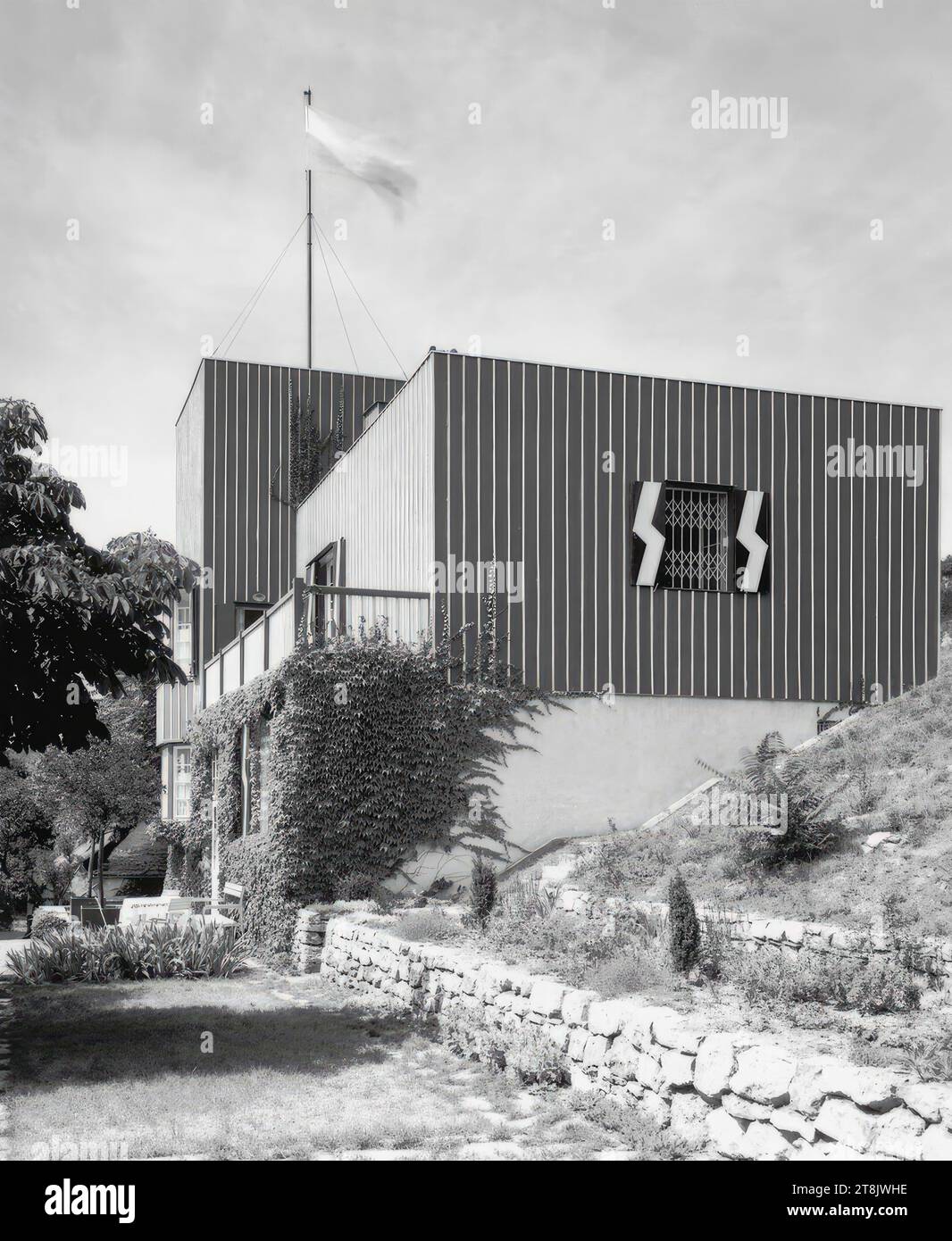 Landhaus Carla Spanner, Gumpoldskirchen 270, Rotes Mäuerl, Niederösterreich, Seitenansicht, 1924; Foto 1930, negativ, Glasnegativ, Platte: 24 x 18 cm Stockfoto
