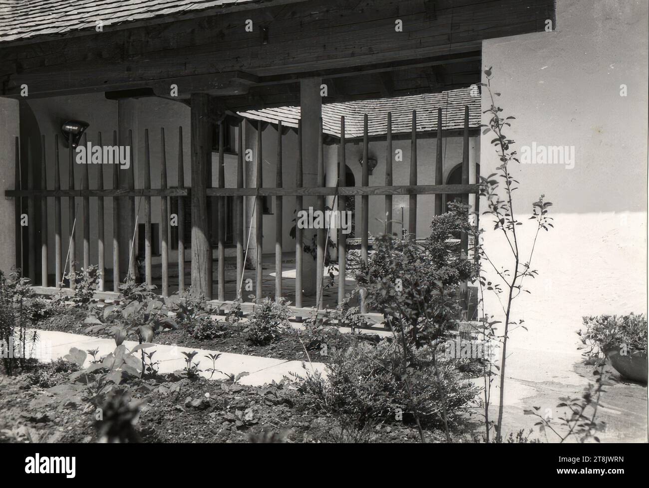 Ruhpolding, Chiemgau, Landhaus Schmucker, Blick vom Vorplatz in den Zierhof, Fotografie, Foto Wasow, München, nach 1939, Fotografie, Fotografie Stockfoto