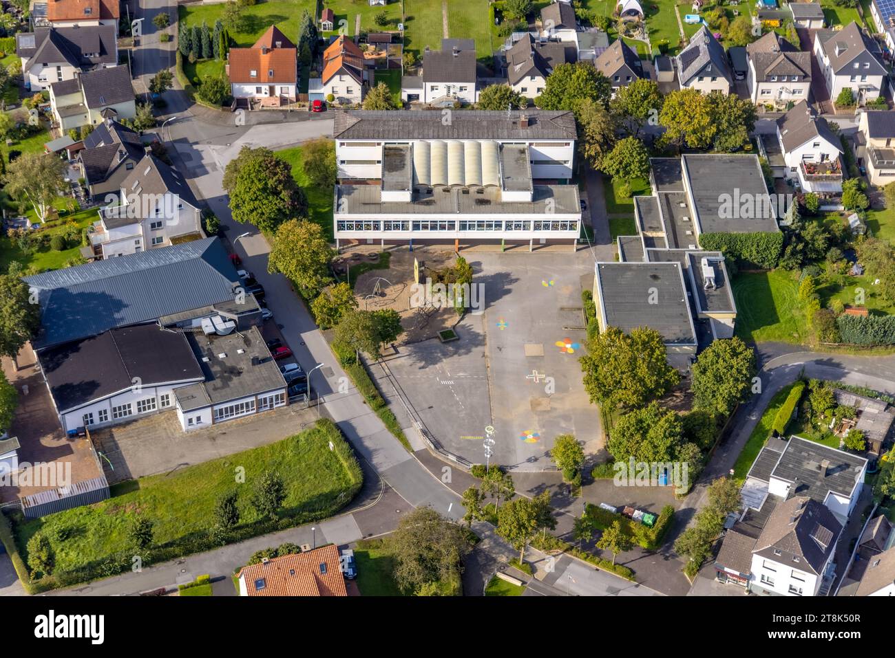 Aus der Luft, Urbanusschule, Vosswinkel Lehrbecken, Schießhalle der St. Johannes Shooting Fraternity, Vosswinkel, Arnsberg, Sauerland, Nord R Stockfoto