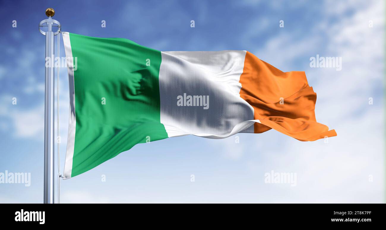Die irische Nationalflagge winkt an einem klaren Tag im Wind. Vertikale Dreifarbigkeit von Grün, weiß und Orange. Mitglied der Europäischen Union. 3D-Abbildung Stockfoto