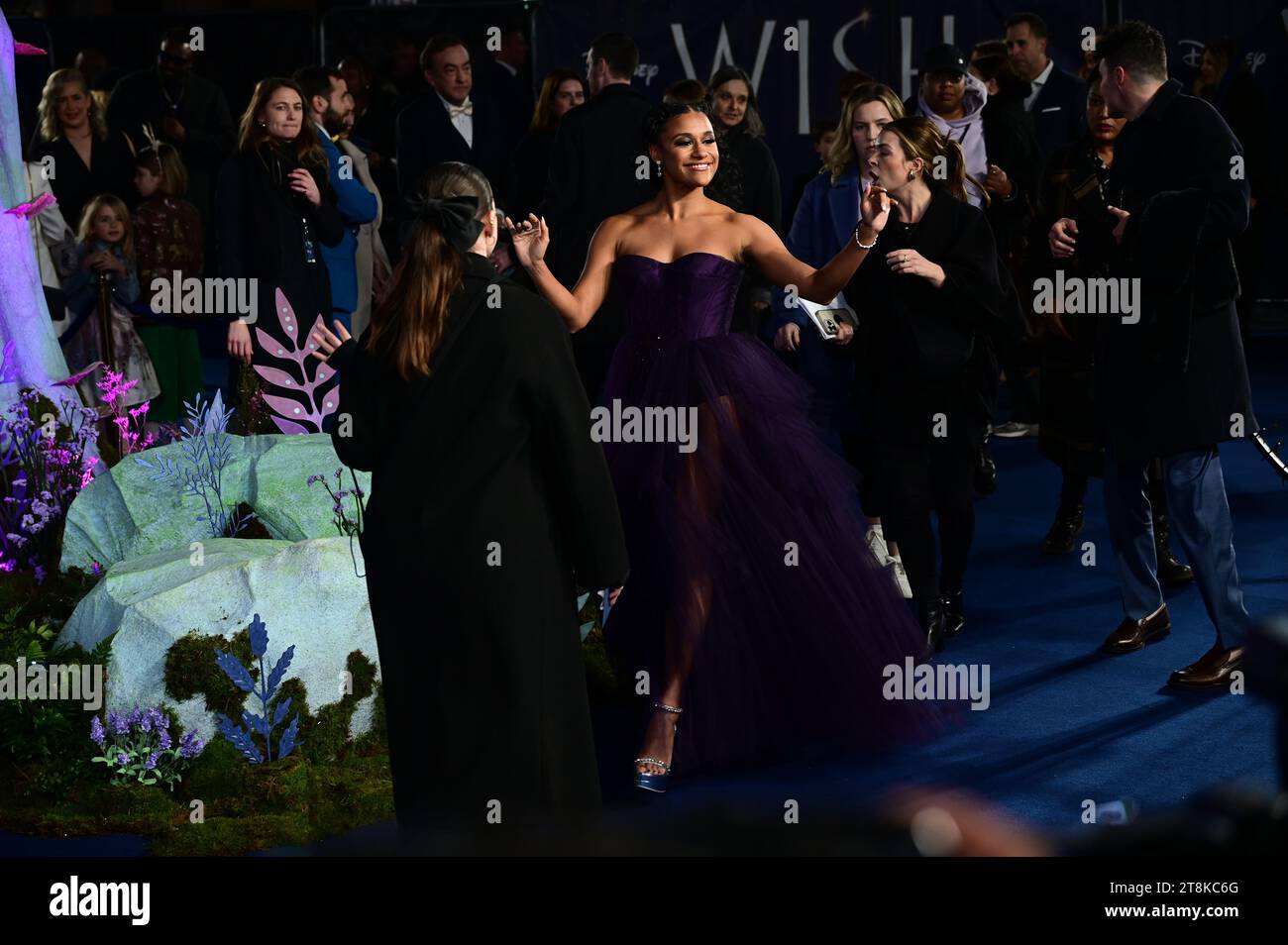 London, Großbritannien. November 2023. Ariana DeBose besucht Disney -'WISH' UK Premiere am ODEON Luxe Leicester Square. Quelle: Siehe Li/Picture Capital/Alamy Live News Stockfoto