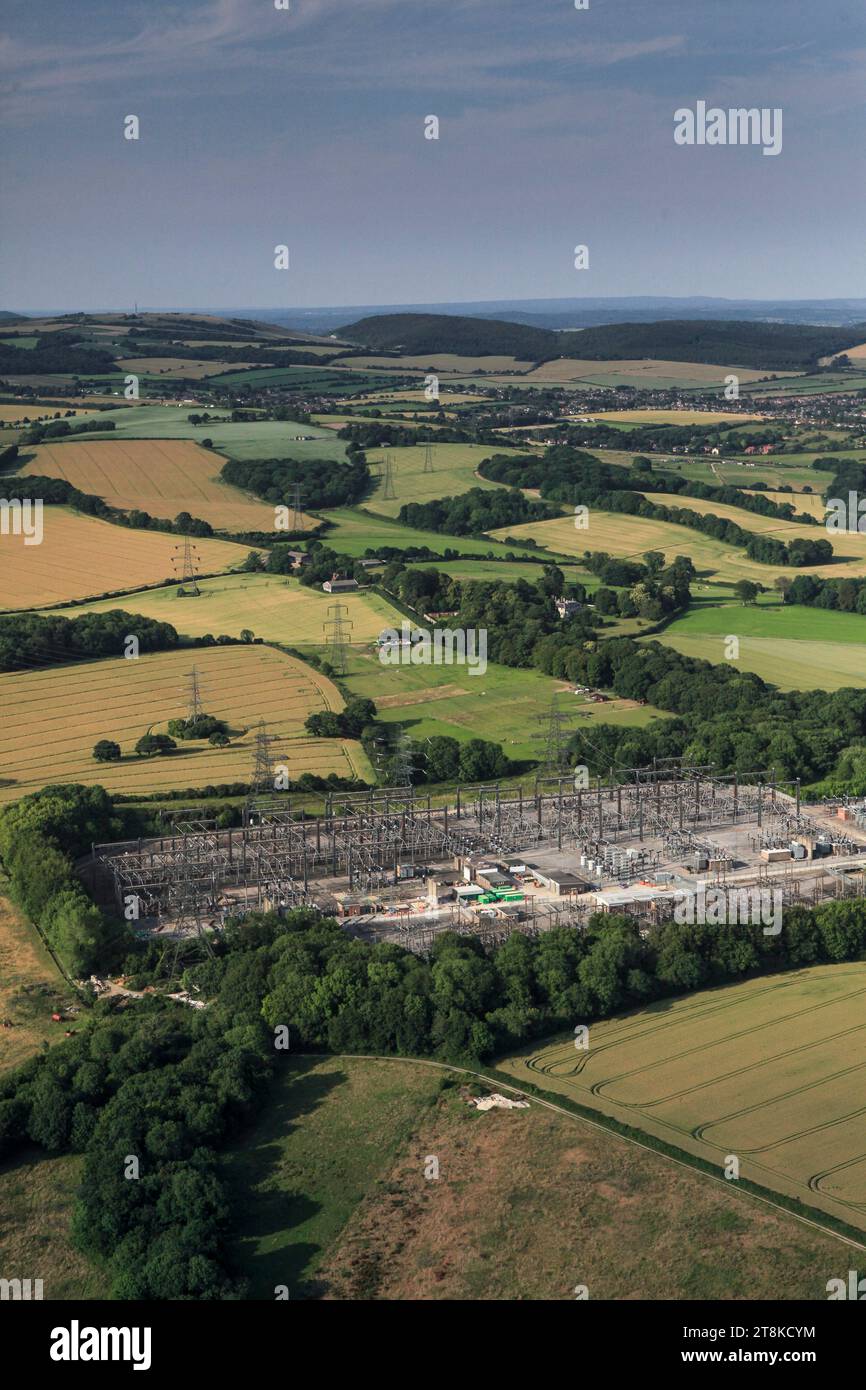 Aus der Vogelperspektive der Stromunterstation Lovedean, die Teil des nationalen Stromnetzes ist und 8 Meilen nordöstlich von Portsmouth liegt. Stockfoto
