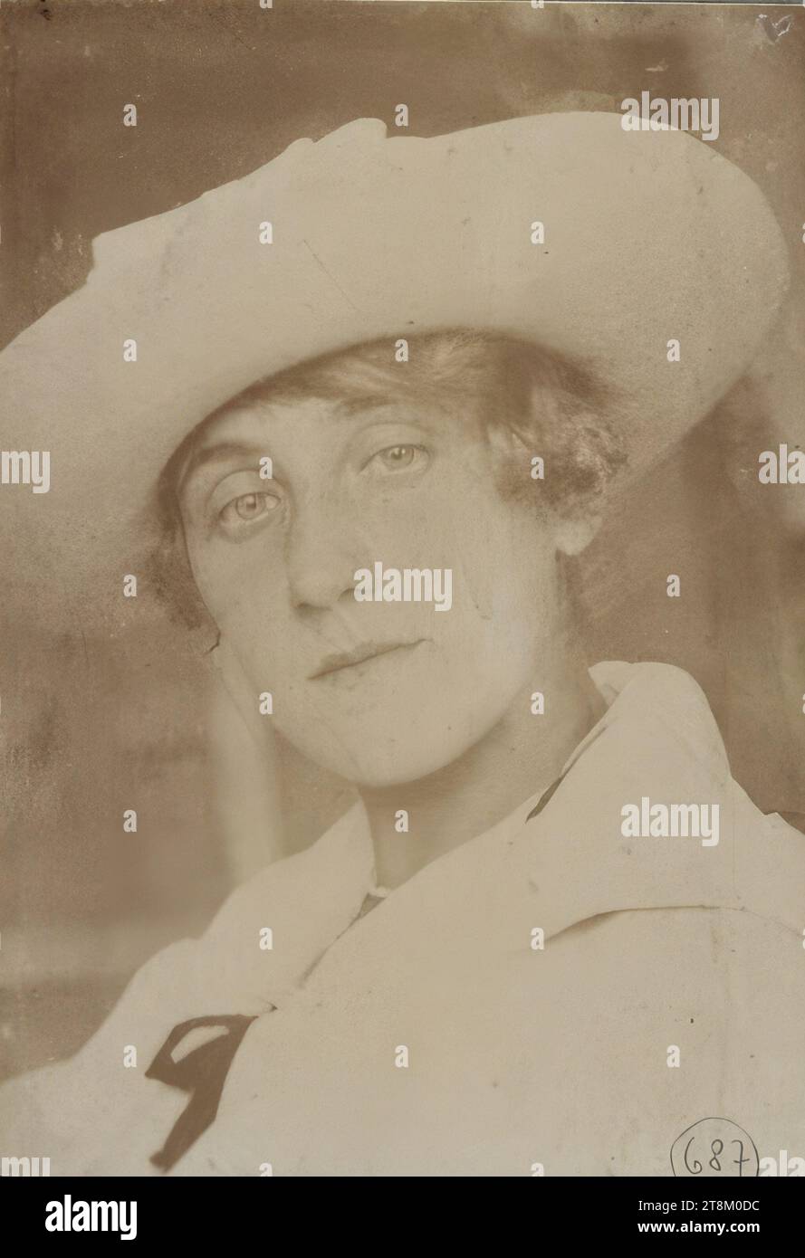 Fotografie von Edith Schiele, Anonym, 1917, Fotografie, Fotografie, Blatt: 12,8 x 9 cm Stockfoto Fotografie von Edith Schiele, Anonym, 1917, Fotografie, Fotografie, Blatt: 12,8 x 9 cm Stockfoto