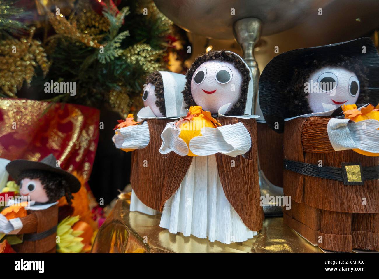 Teuscher Chocolate Store im Rockefeller Center bietet Weihnachtsgeschenke, 2023, NYC, USA Stockfoto