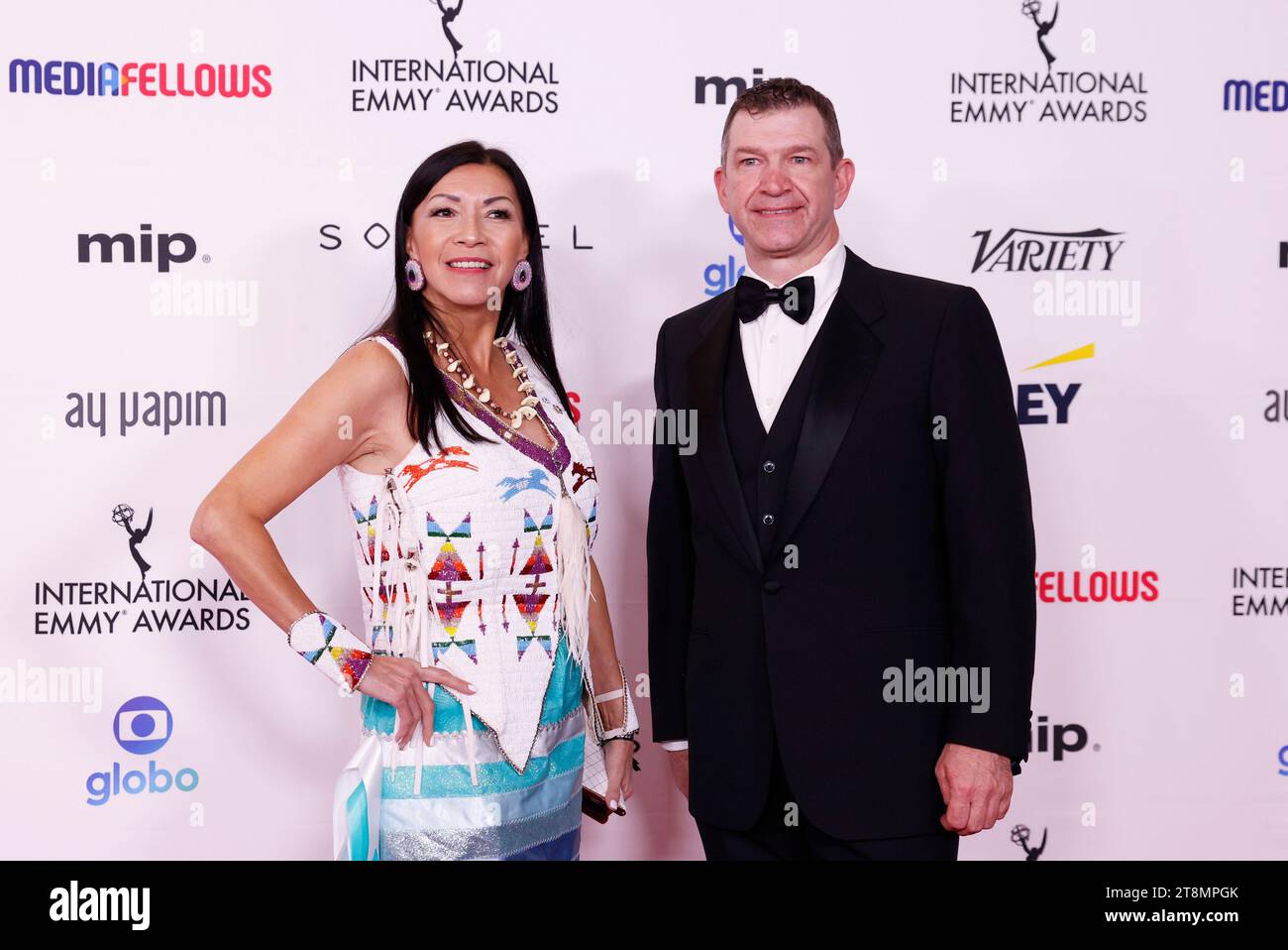 New York, Usa. November 2023. Buffy Sainte-Marie kommt auf dem roten Teppich bei den 51. International Emmy Awards im New York Hilton Midtown in New York City am Montag, den 20. November 2023. Foto: John Angelillo/UPI Credit: UPI/Alamy Live News Stockfoto