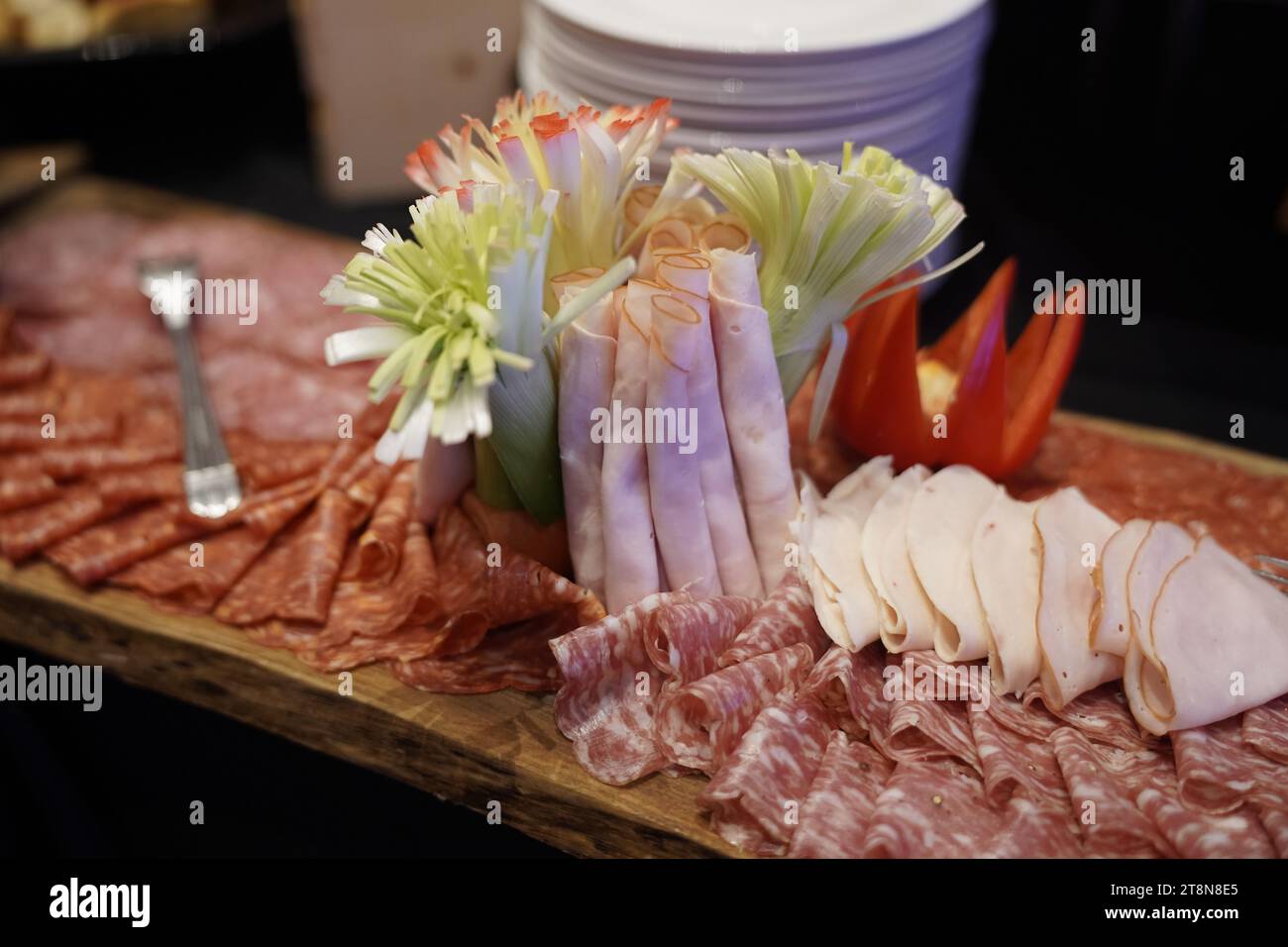 italienische Antipastanteller Rohschinken Salami Peperoni Prosciutto Stockfoto