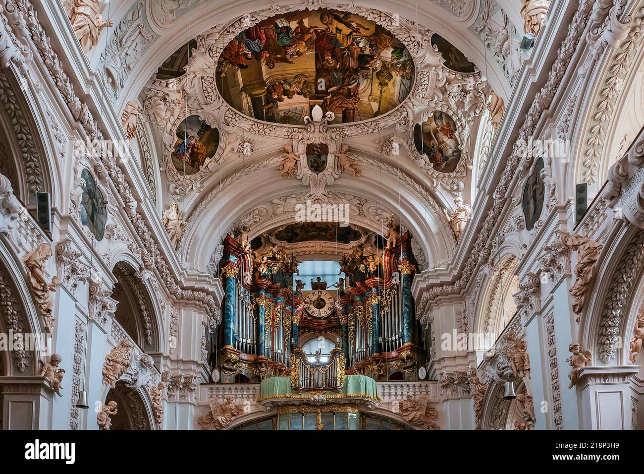 Orgel in der barocken Stiftsbasilika, Waldsassen, Bayerischer Porzellanweg, Oberpfaelzer Stiftsland, Oberpfalz, Bayern, Deutschland Stockfoto