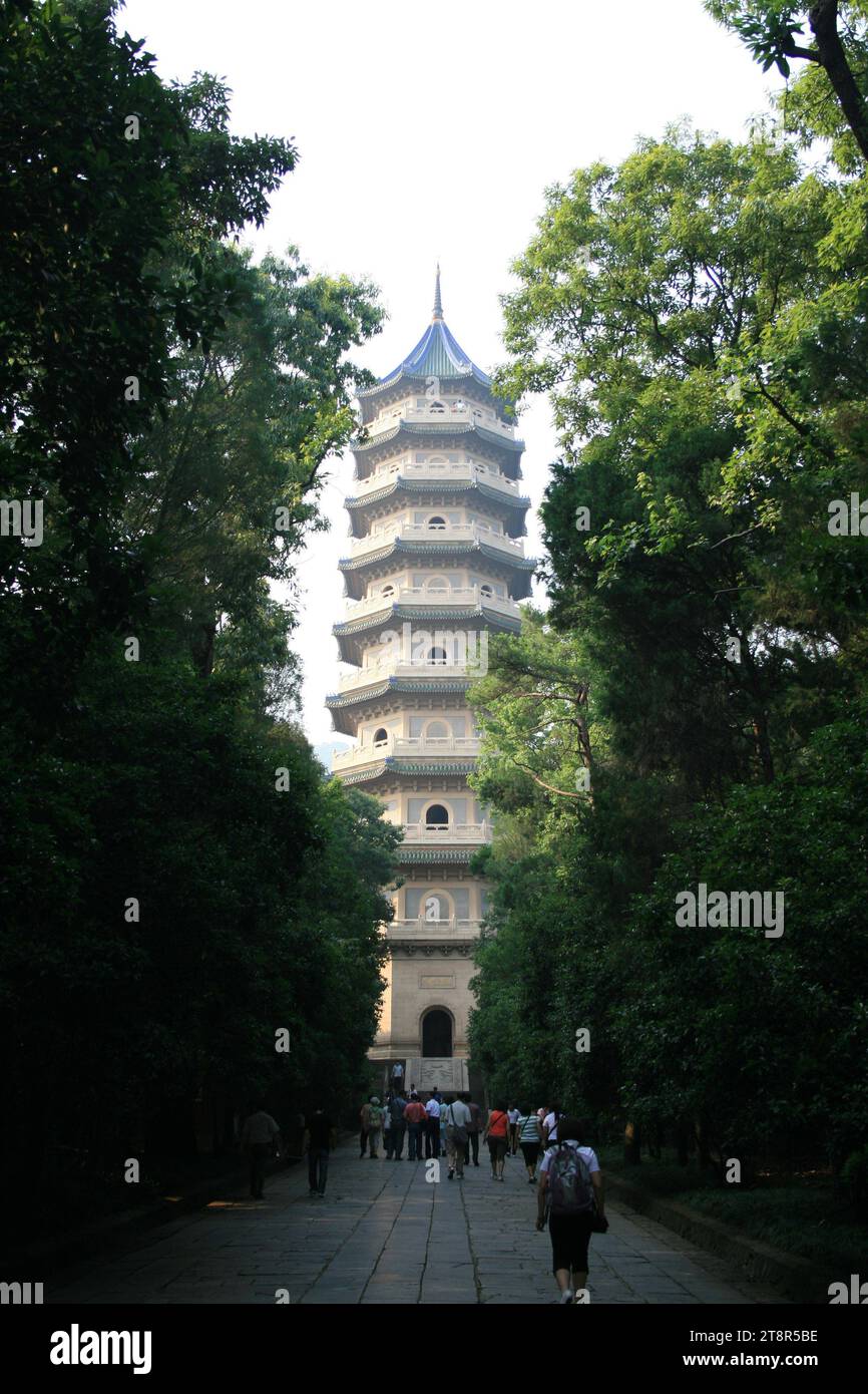 Zijin Shan, Nanjing, China, Linggu-Pagoda, Grabstätte von Ming Hongwu (Zhu Yuanzhang, erster Ming-Kaiser) und Sun Zhongshan (Sun Yat-sen), Nanjing, China Stockfoto