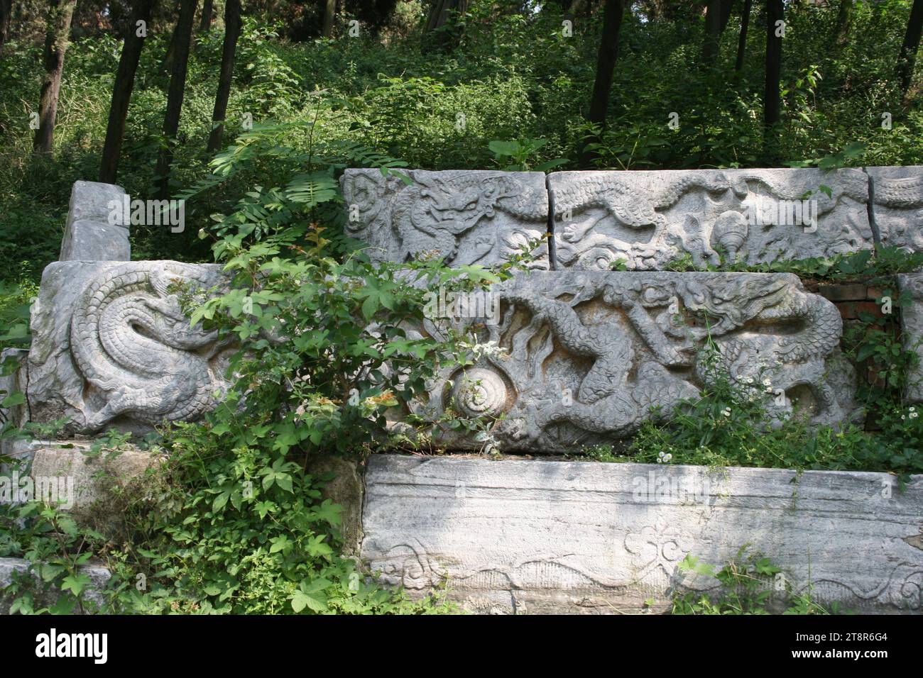 Wolong Hill, angeblicher Ort in Nanyang, Provinz Henan, China, wo Zhuge Liang dreimal von Liu bei besucht wurde, bevor er Liu bei sein Angebot annahm, sein Premierminister zu werden. Eine andere Stadt erhebt denselben Anspruch Stockfoto