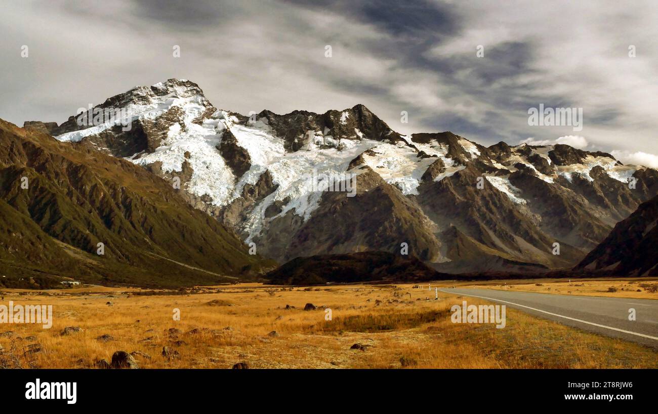 Die Moorhouse Range. MT Koch NP. NZ, Mount Sefton (Māori: Maukatua) ist ein Berg in der Moorhouse Range der Südalpen Neuseelands, zwischen dem Hocker und dem Mount Brunner, nördlich der Hooker Range. Er hat eine Höhe von 3.157 Metern (10.358 ft). Der Douglas River (früher bekannt als Twain River) beginnt am Mount Sefton Stockfoto