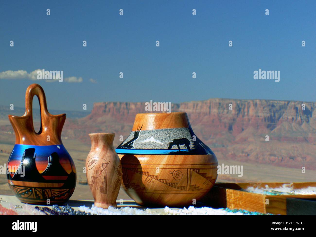 Navajo touristische Kunst. Arizona, die Navajo Nation, ist ein halbautonomes indianisches Territorium mit einer Fläche von etwa 17.544.500 Hektar, das Teile des nordöstlichen Arizona, des südöstlichen Utahs und des nordwestlichen New Mexico in den Vereinigten Staaten besetzt Stockfoto