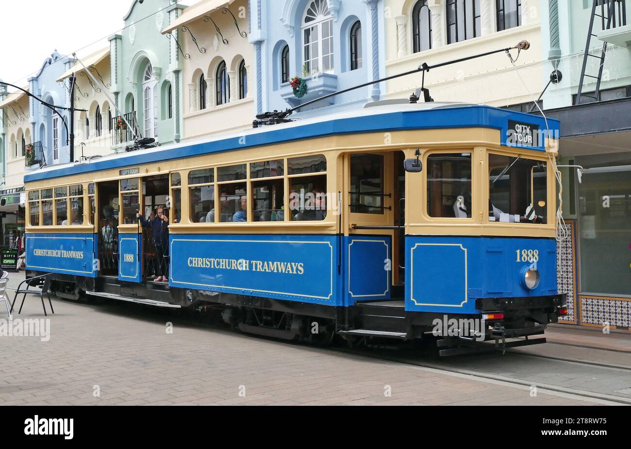 Straßenbahn Nr. 1888 Christchurch, Neuseeland. NZ, gebaut 1934 und vom Sydney Tramway Museum gepachtet, begann die Straßenbahn im Fort Macquarie Depot, heute Sitz des Sydney Opera House. Es wurde auf der Watsons Bay Line genutzt, bis das Fort Macquarie Depot 1955 geschlossen wurde. Im Zweiten Weltkrieg wurden sogar Schutzmaßnahmen gegen Luftangriffe (um Schäden an Fensterglas zu minimieren) geändert Stockfoto