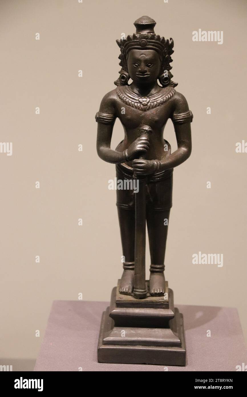 Lopburi-Kunst (alter Khmer-Stil): Bronze Dvarapala, Galerie der thailändischen Geschichte, Nationalmuseum von Thailand, Bangkok Stockfoto