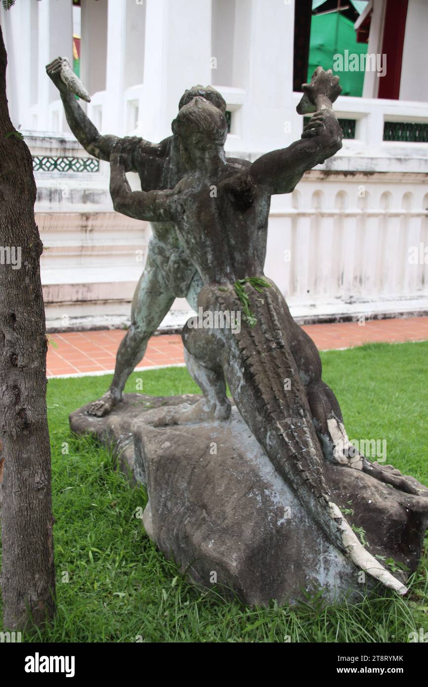 Krokodil-man-Statue im Kampf der Sterblichen, Nationalmuseum von Thailand, Bangkok Stockfoto