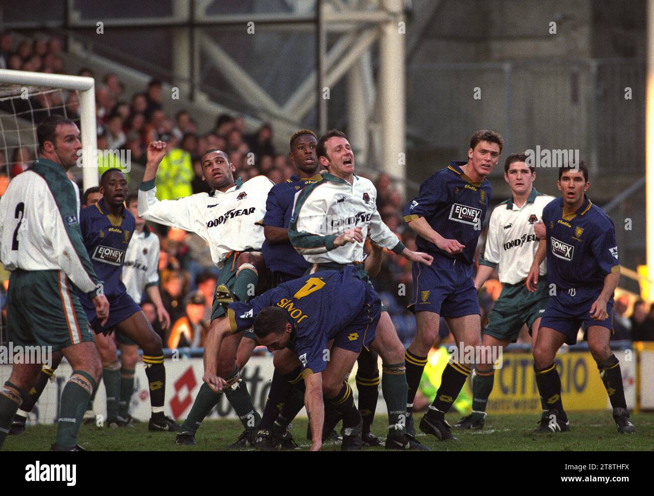 Wimbledon V Wolverhampton Wanderers at Selhurst Park 14/2/98 1-1 Mark Atkins, Dean Richards, Carl Cort, Vinnie Jones, Steve Sedgley, Carl Robinson. Stockfoto