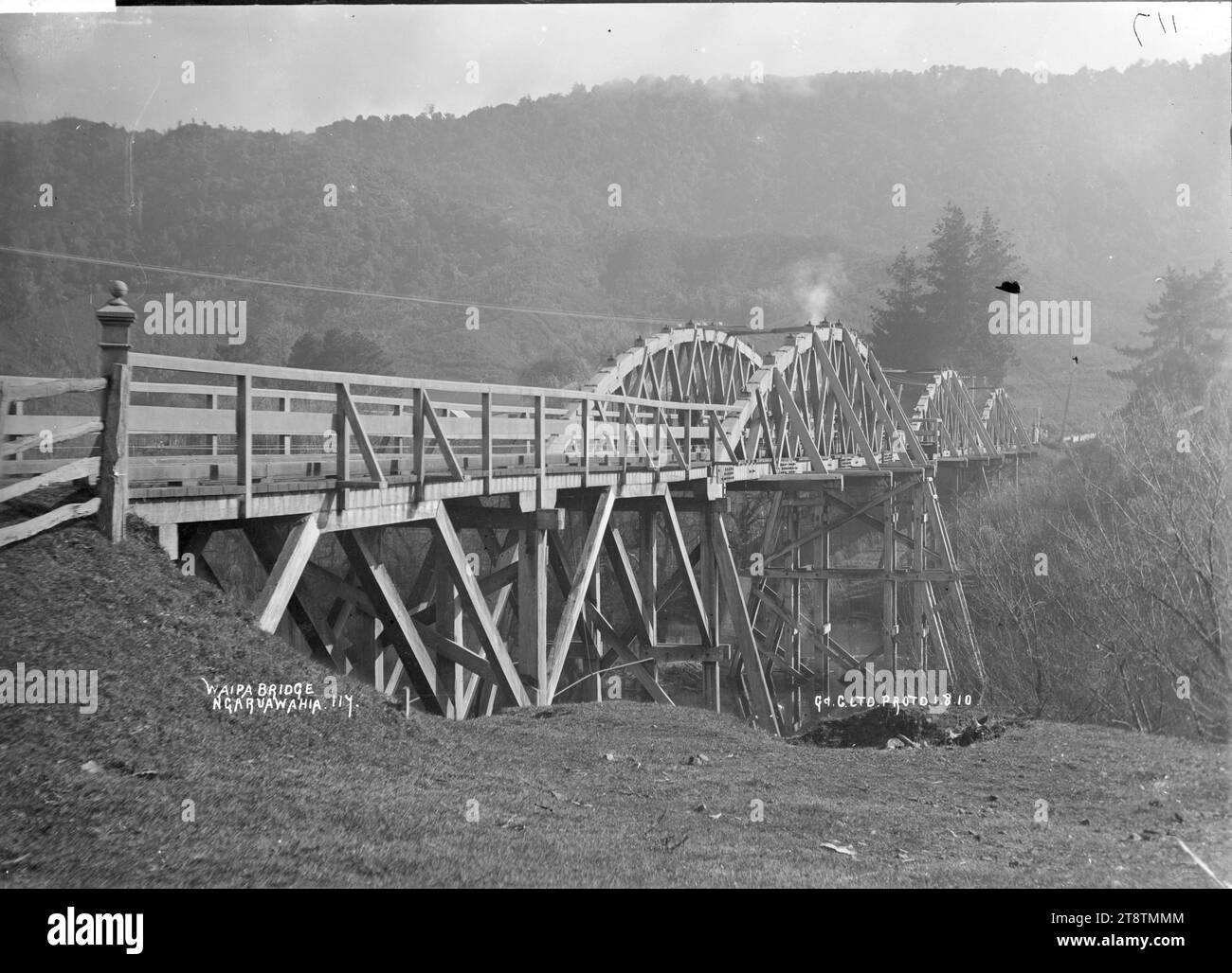 Waipa Bridge über den Waipa River in Ngaruawahia, Neuseeland, 1910 -, Nahansicht der Waipa Bridge in Ngaruawahia, Neuseeland. (Wahrscheinlich Green & Colebrook, Händler, mit einer Niederlassung in Ngaruawahia, Neuseeland Stockfoto