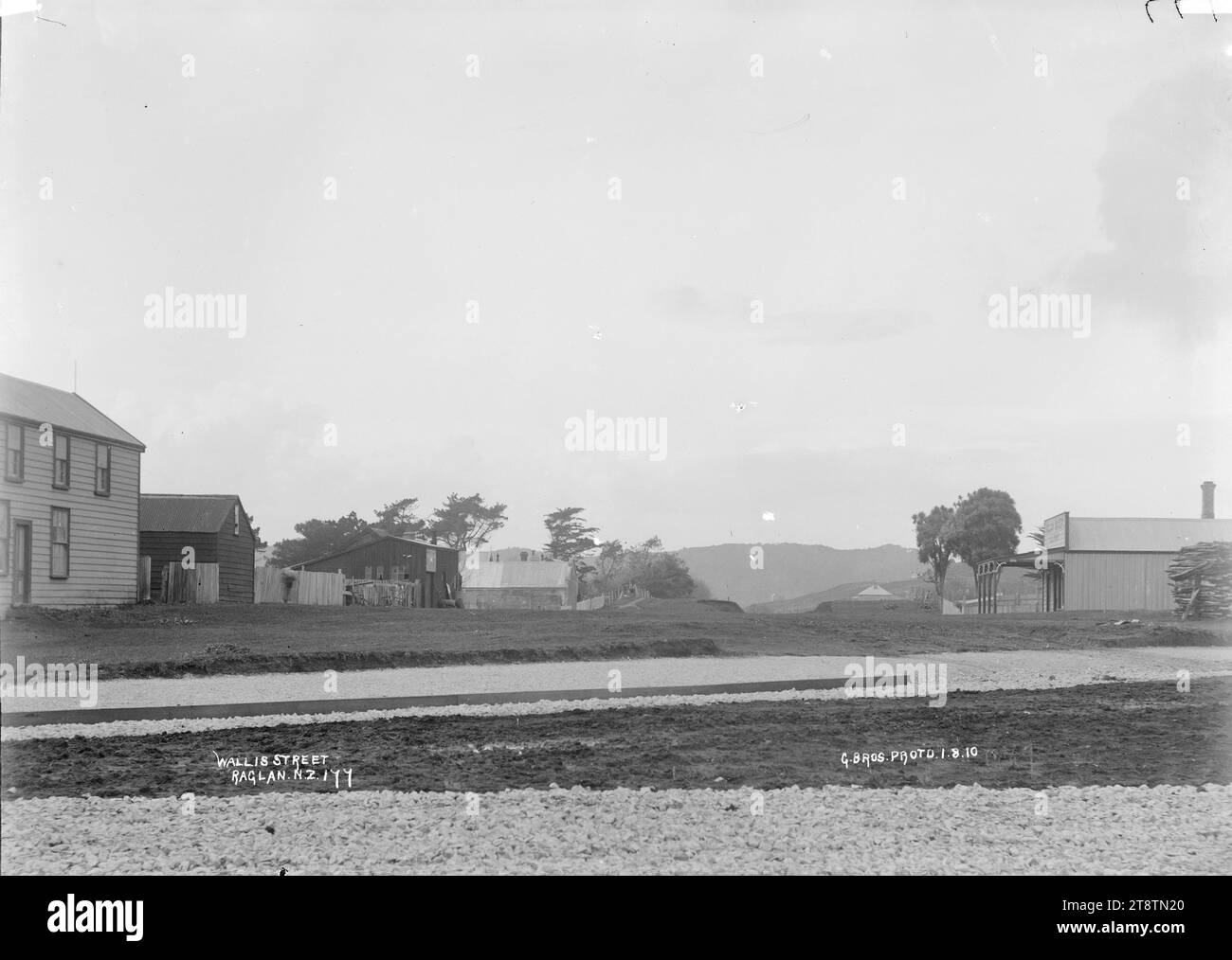 Wallis Street, Raglan, Neuseeland, 1910, Wallis Street, Raglan, Neuseeland, 1. August 1910, fotografiert von den Gilmour Brothers Stockfoto