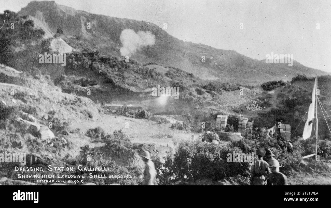 Umkleidestation, Gallipoli - Foto von J M, Umkleidestation, Gallipoli, 1915, mit einem explosiven Granulat, das platzt Stockfoto