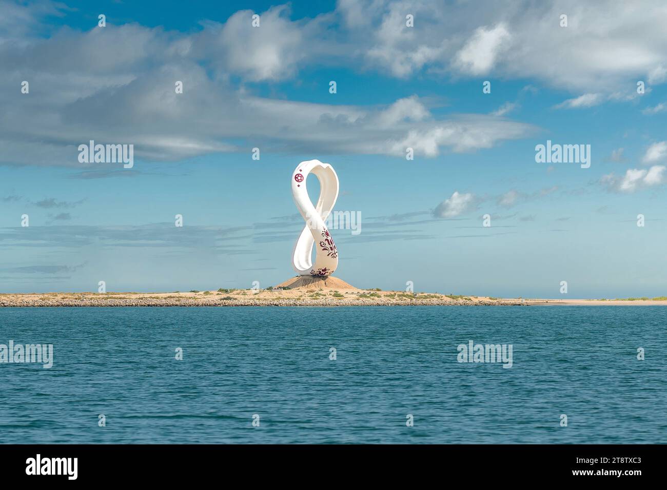 Doha, Katar - 16. November 2023: Massives Logo der Weltmeisterschaft auf Palm Island, Doha Corniche Stockfoto